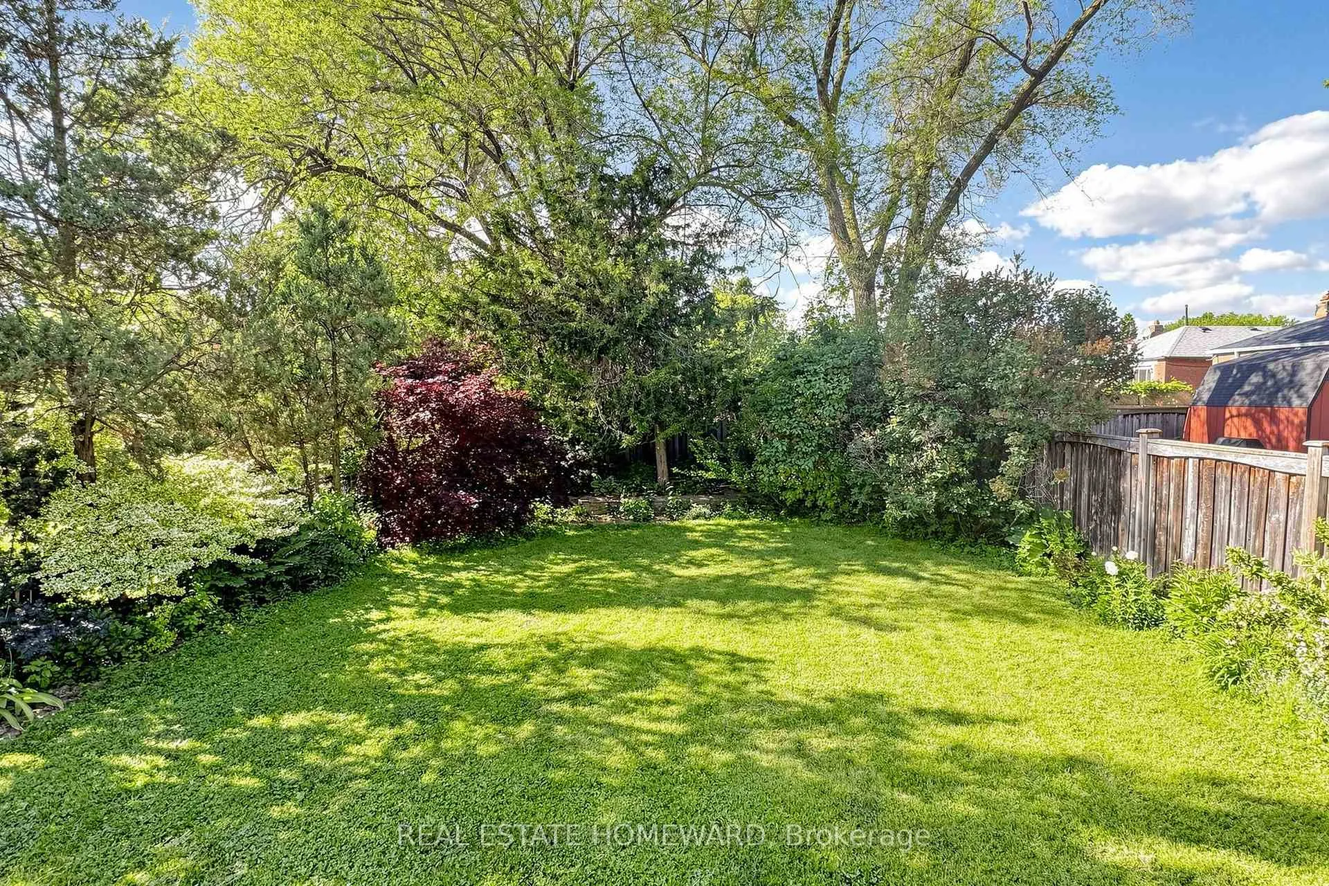 Photo 23 of 40 Donora Drive, Toronto, Crescent Town — HOMEH