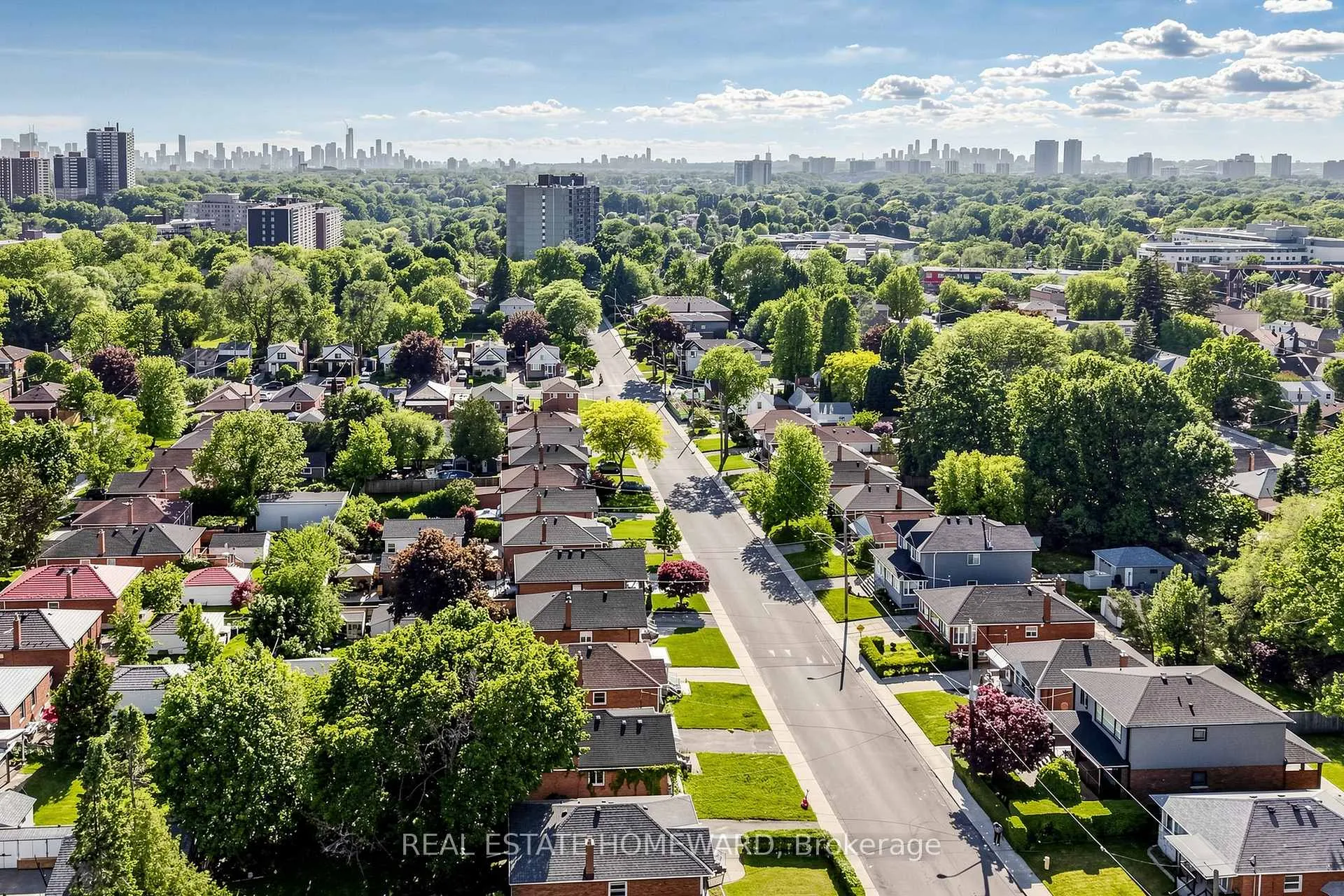 Photo 33 of 40 Donora Drive, Toronto, Crescent Town — HOMEH