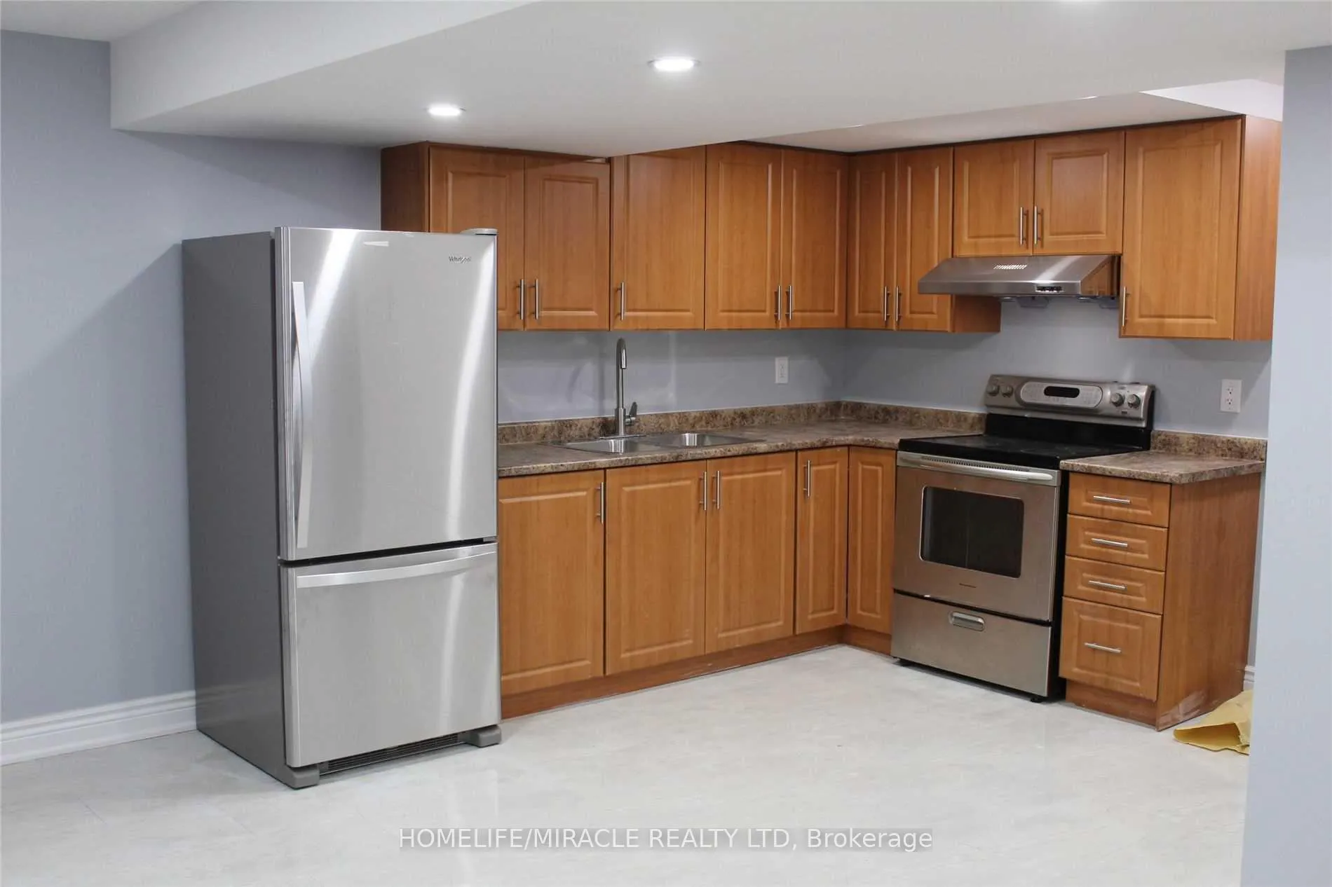 Photo 2 of Unit bsmt, 11 Emmett Circle, Brampton, Fletcher's Meadow — HOMEH