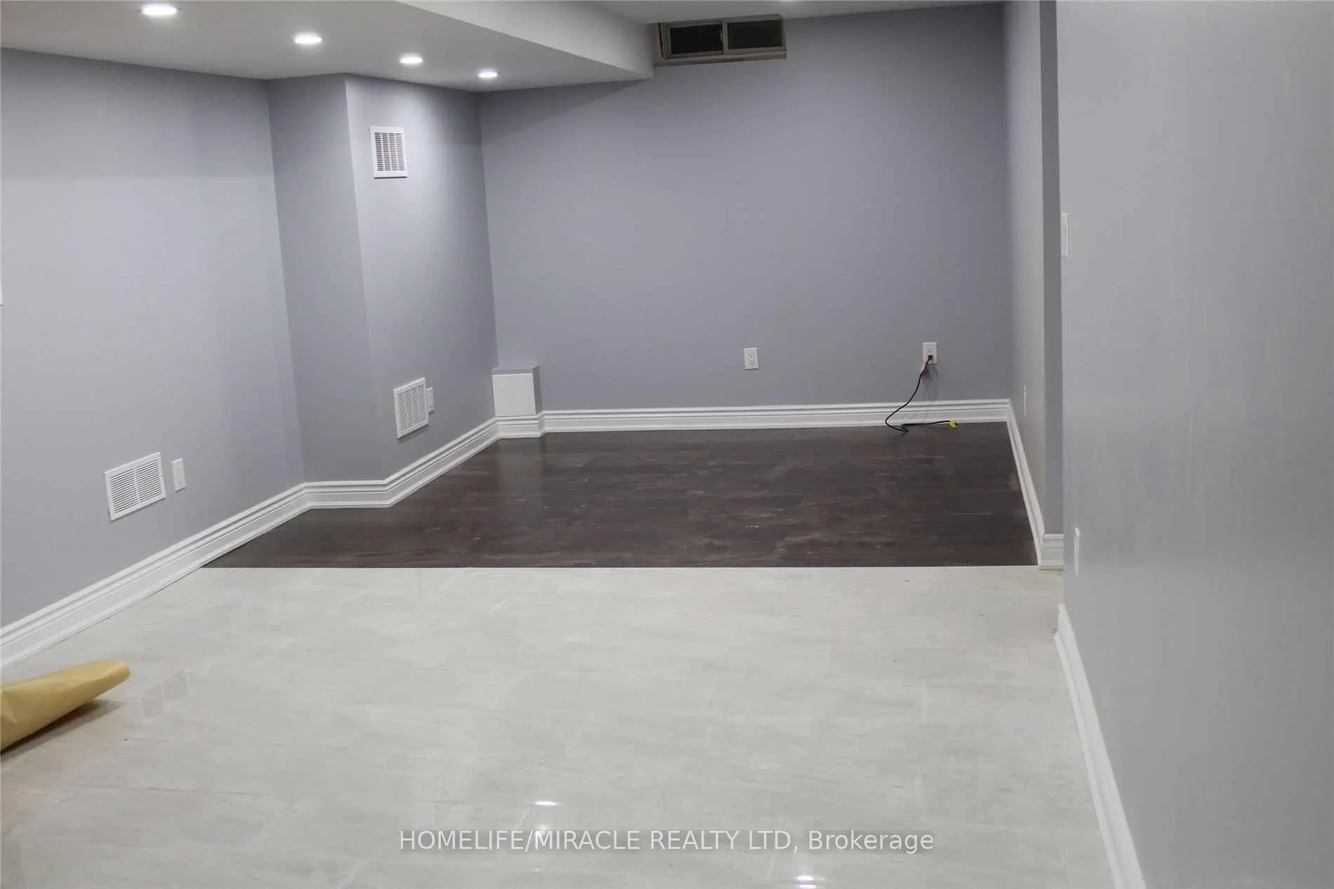 Photo 4 of Unit bsmt, 11 Emmett Circle, Brampton, Fletcher's Meadow — HOMEH