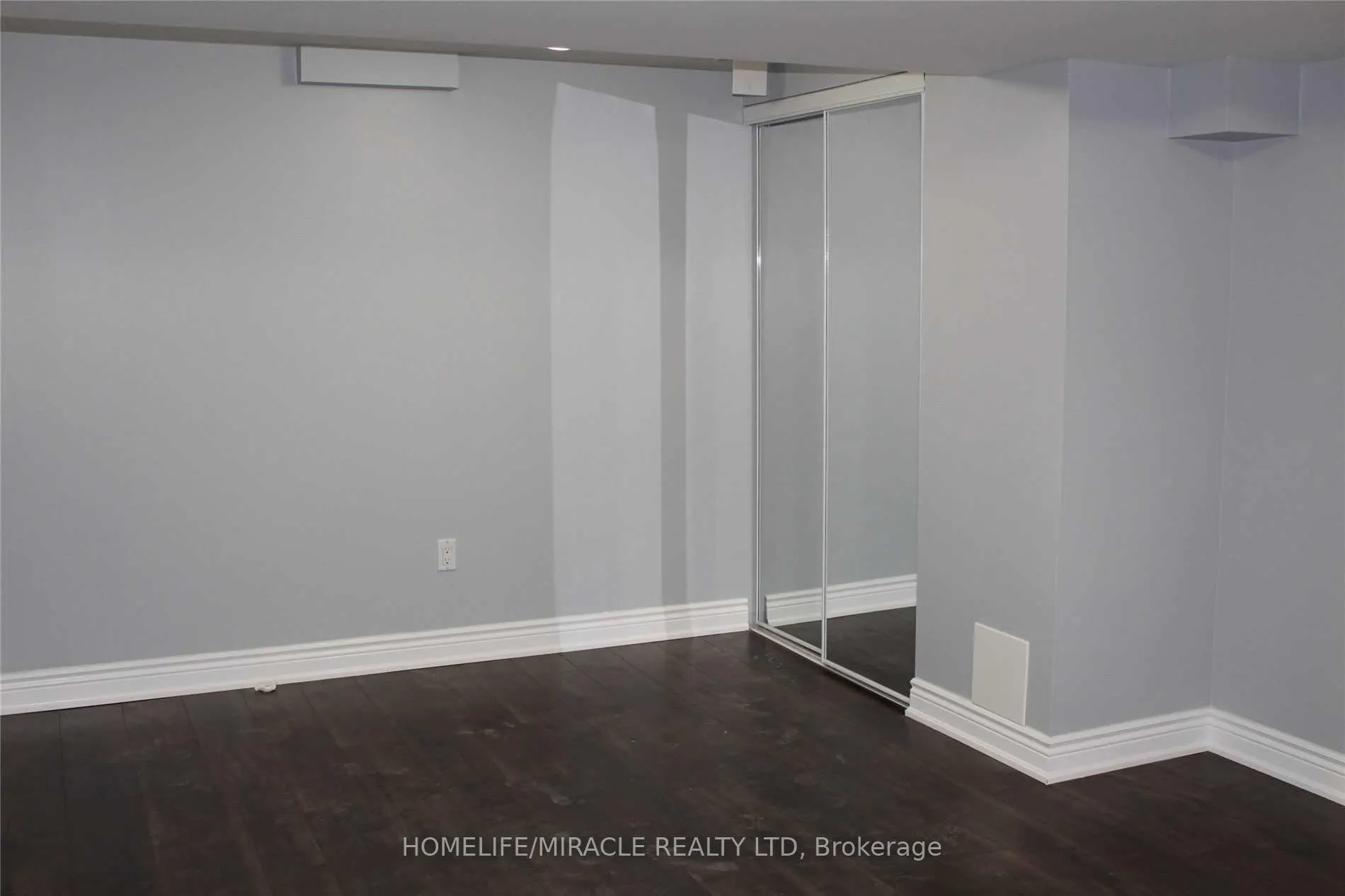 Photo 5 of Unit bsmt, 11 Emmett Circle, Brampton, Fletcher's Meadow — HOMEH