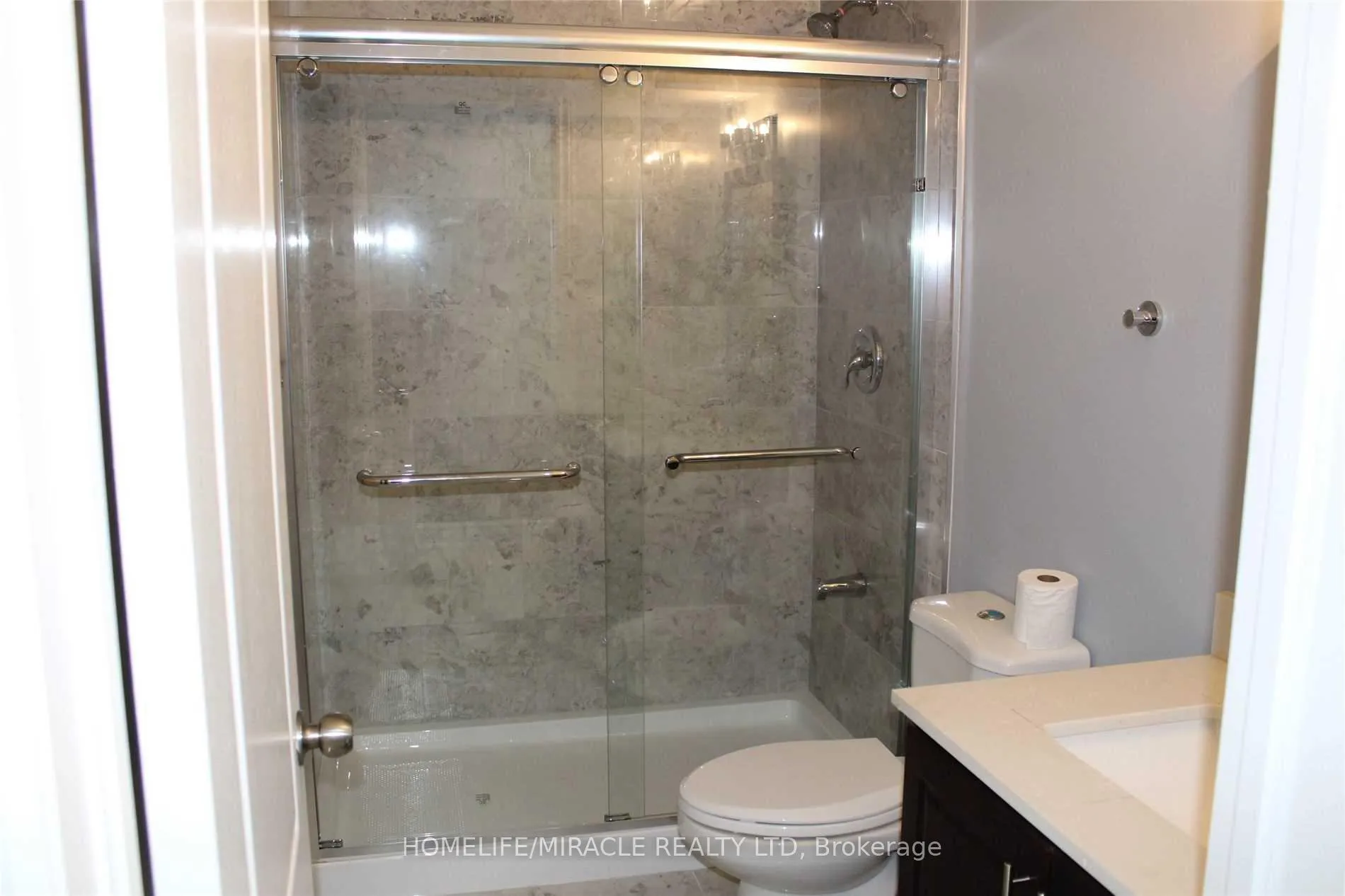 Photo 9 of Unit bsmt, 11 Emmett Circle, Brampton, Fletcher's Meadow — HOMEH
