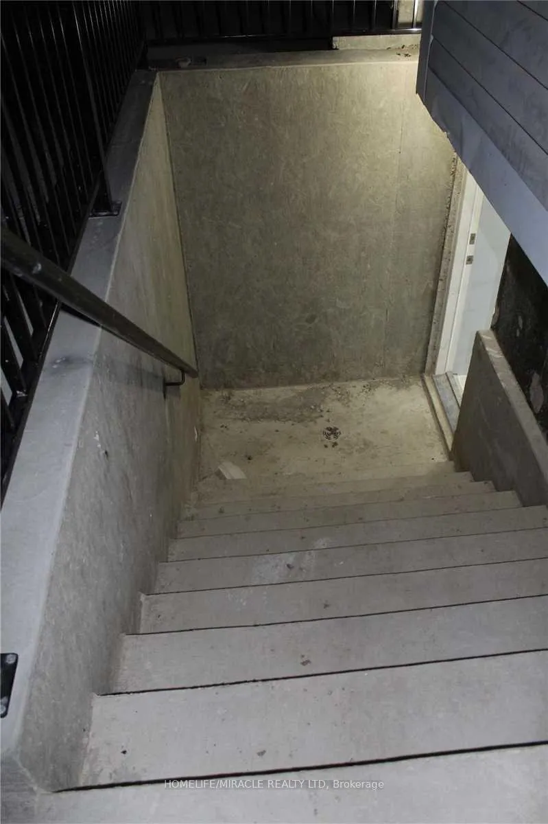 Photo 10 of Unit bsmt, 11 Emmett Circle, Brampton, Fletcher's Meadow — HOMEH