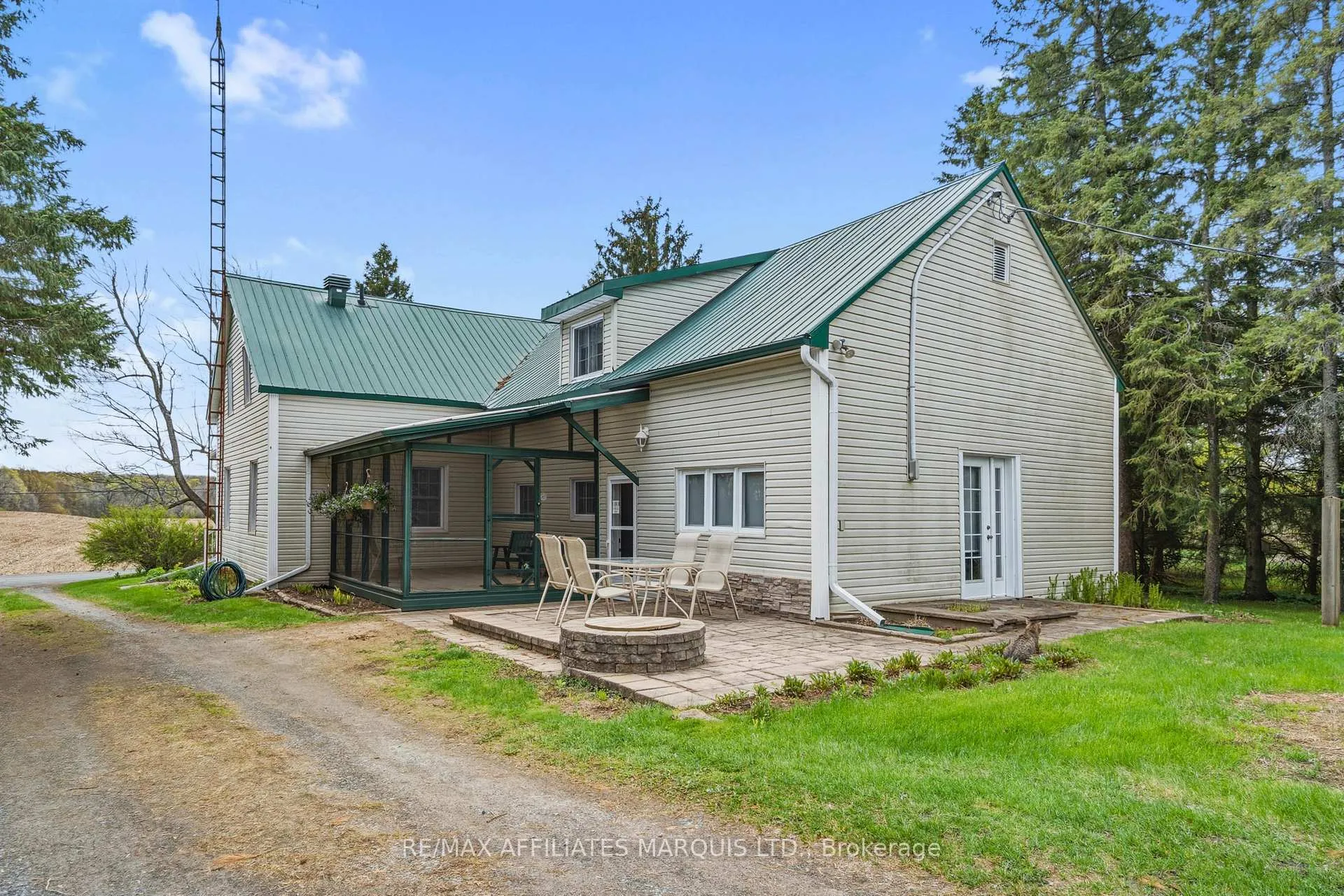 Photo 4 of 18973 Paragon Road, South Glengarry, South Glengarry (Charlottenburgh) Twp — HOMEH