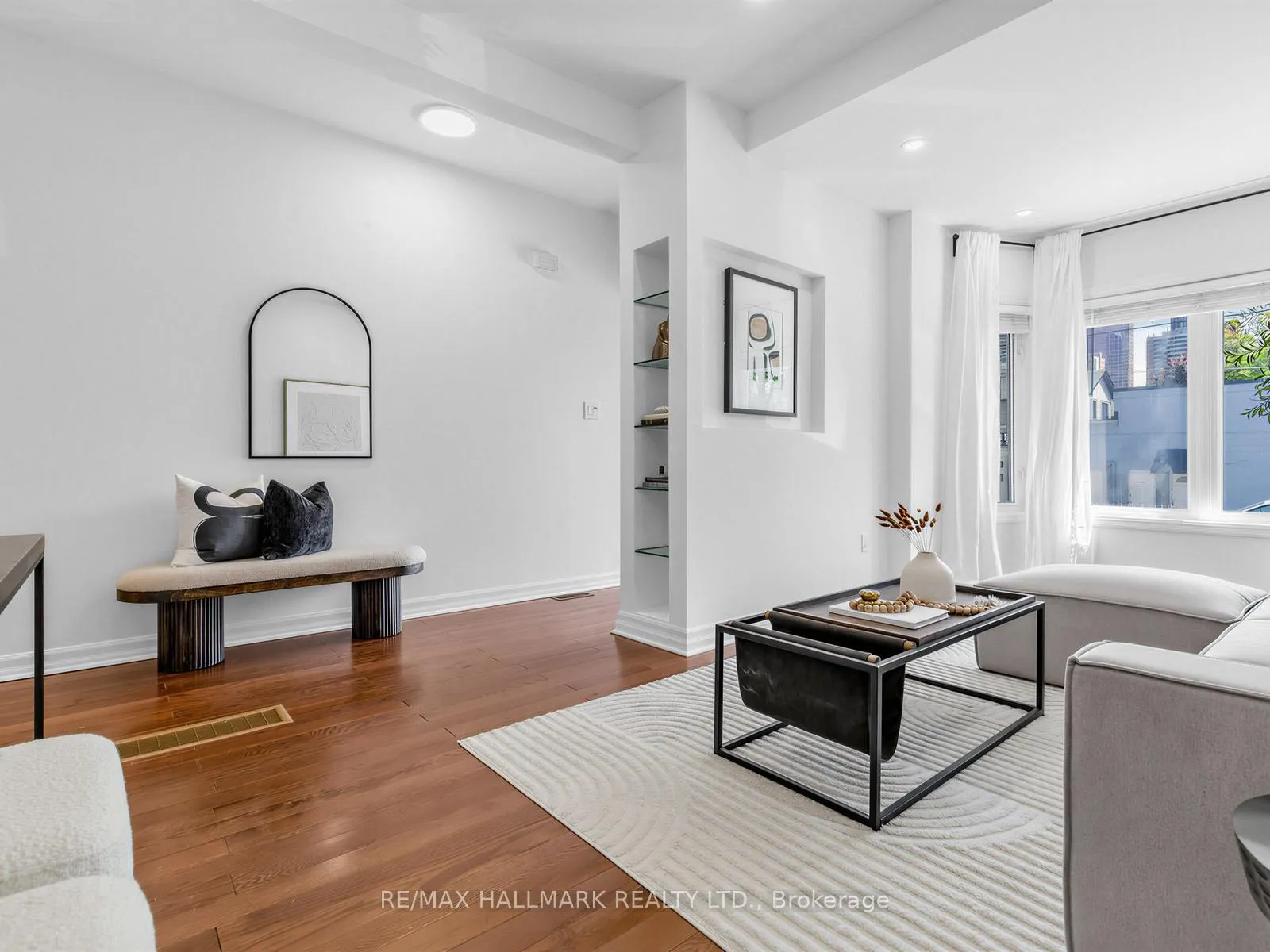 Photo 5 of 62 Doncaster Avenue, Toronto, Woodbine-Lumsden — HOMEH