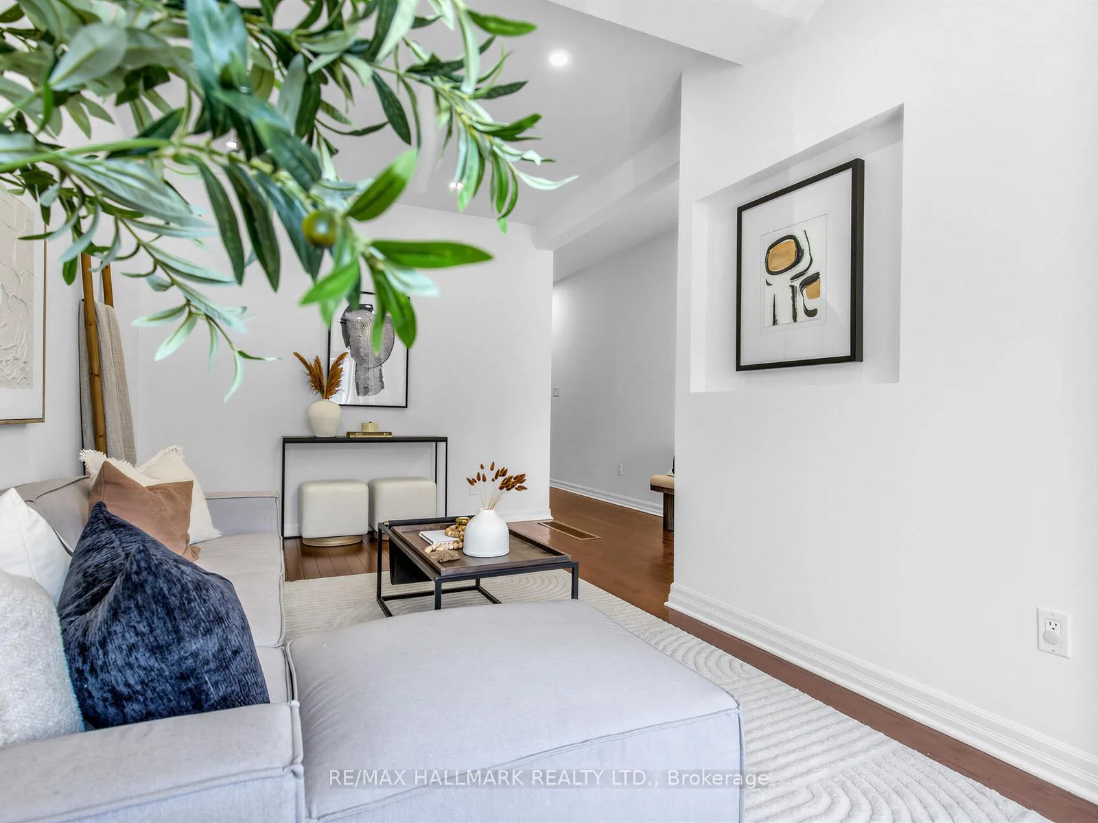 Photo 8 of 62 Doncaster Avenue, Toronto, Woodbine-Lumsden — HOMEH