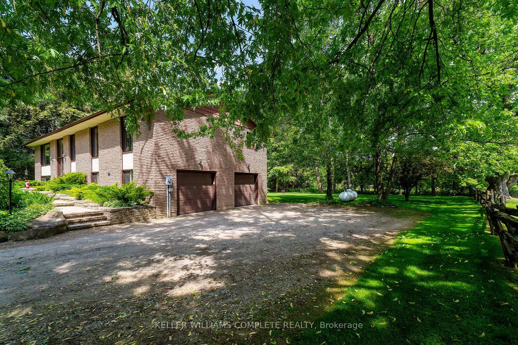 Photo 3 of 2364 14th Line, Innisfil, Rural Innisfil — HOMEH
