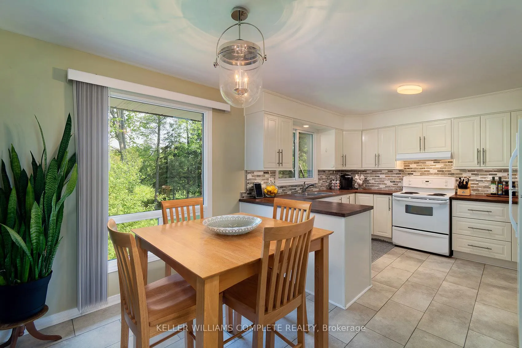 Photo 15 of 2364 14th Line, Innisfil, Rural Innisfil — HOMEH
