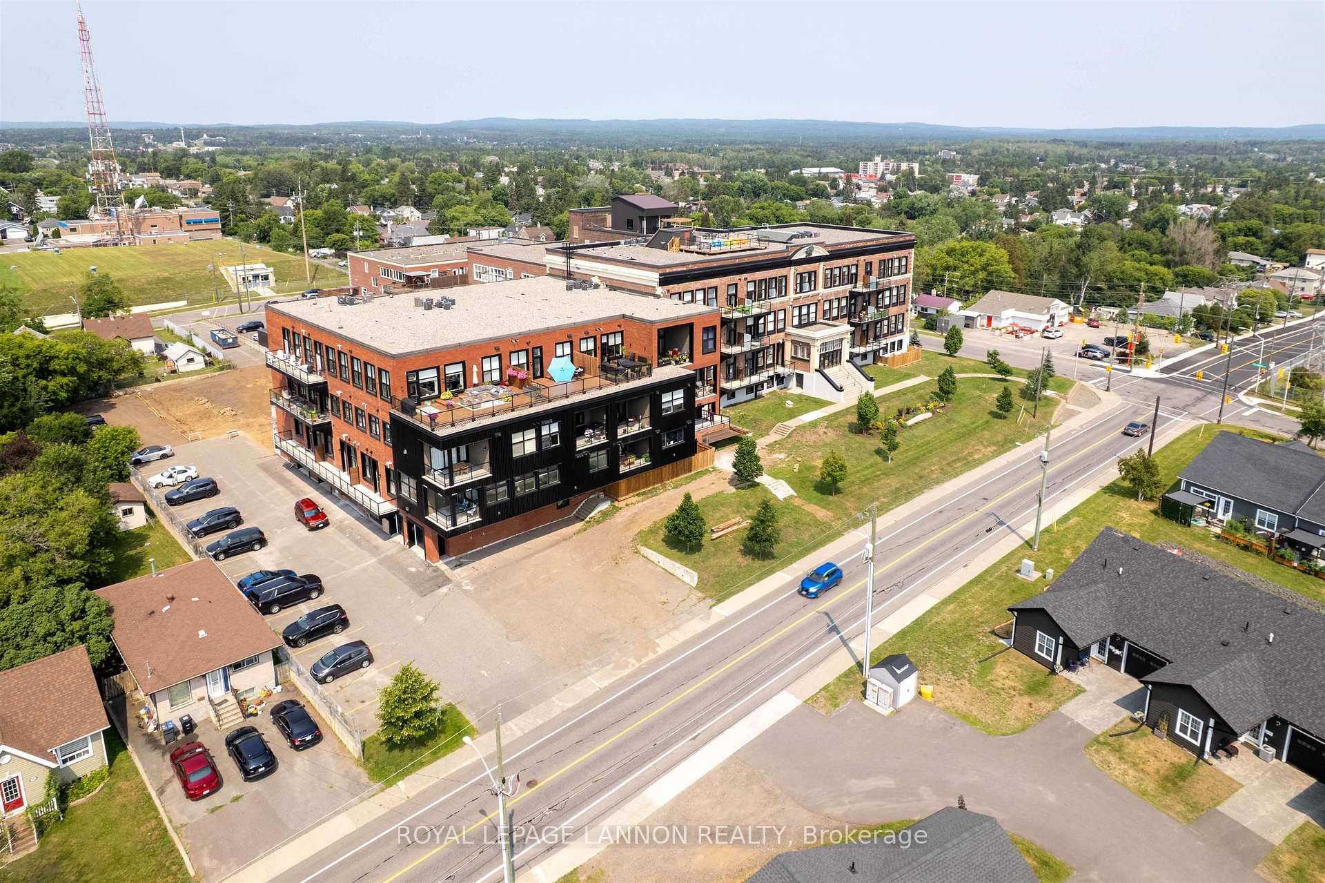 Photo 3 of Unit 3209, 96 High Street N, Thunder Bay, College Heights — HOMEH