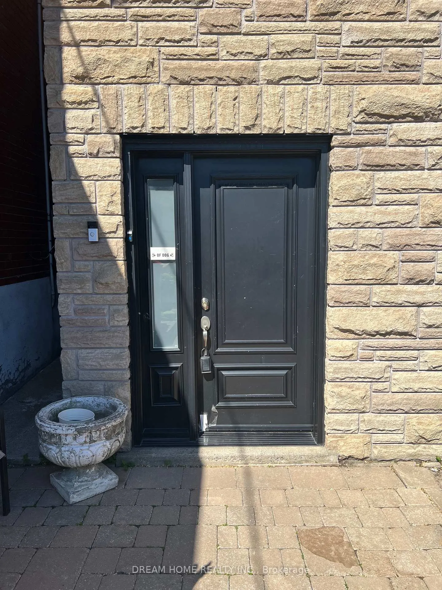 Photo 2 of Unit Upper, 376 Blackthorn Avenue, Toronto, Keelesdale-Eglinton West — HOMEH