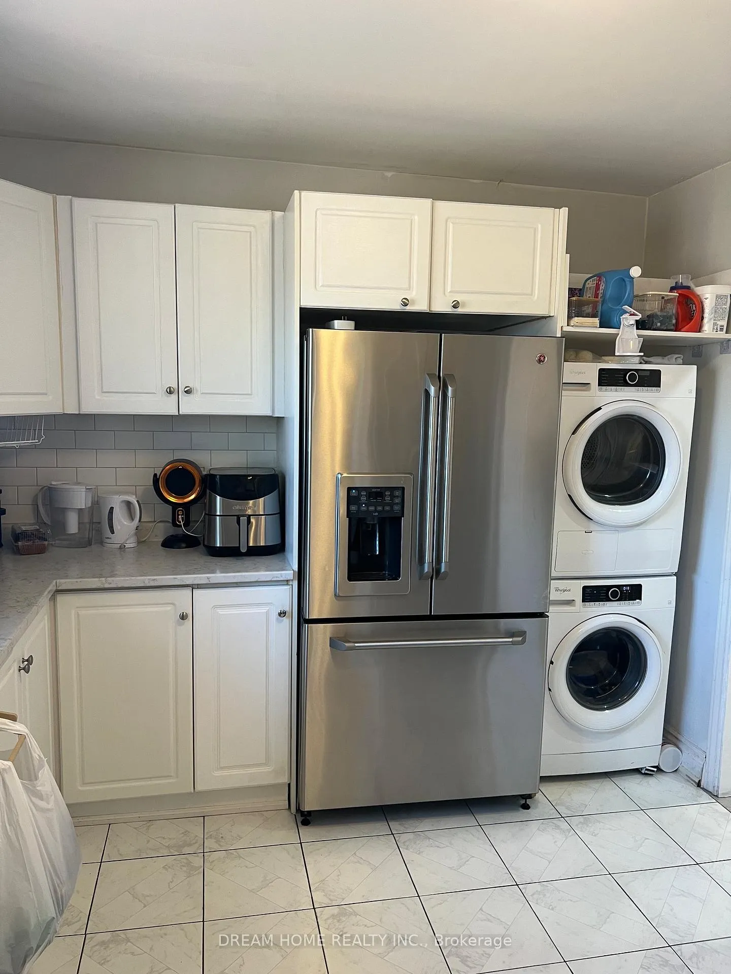 Photo 7 of Unit Upper, 376 Blackthorn Avenue, Toronto, Keelesdale-Eglinton West — HOMEH