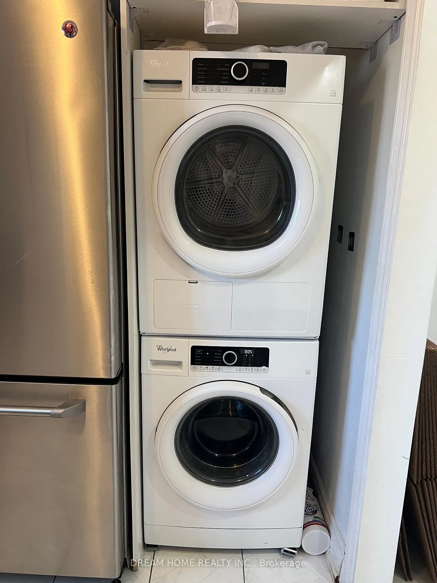 Photo 8 of Unit Upper, 376 Blackthorn Avenue, Toronto, Keelesdale-Eglinton West — HOMEH