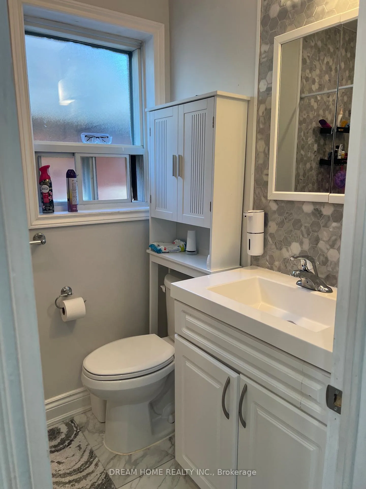 Photo 11 of Unit Upper, 376 Blackthorn Avenue, Toronto, Keelesdale-Eglinton West — HOMEH