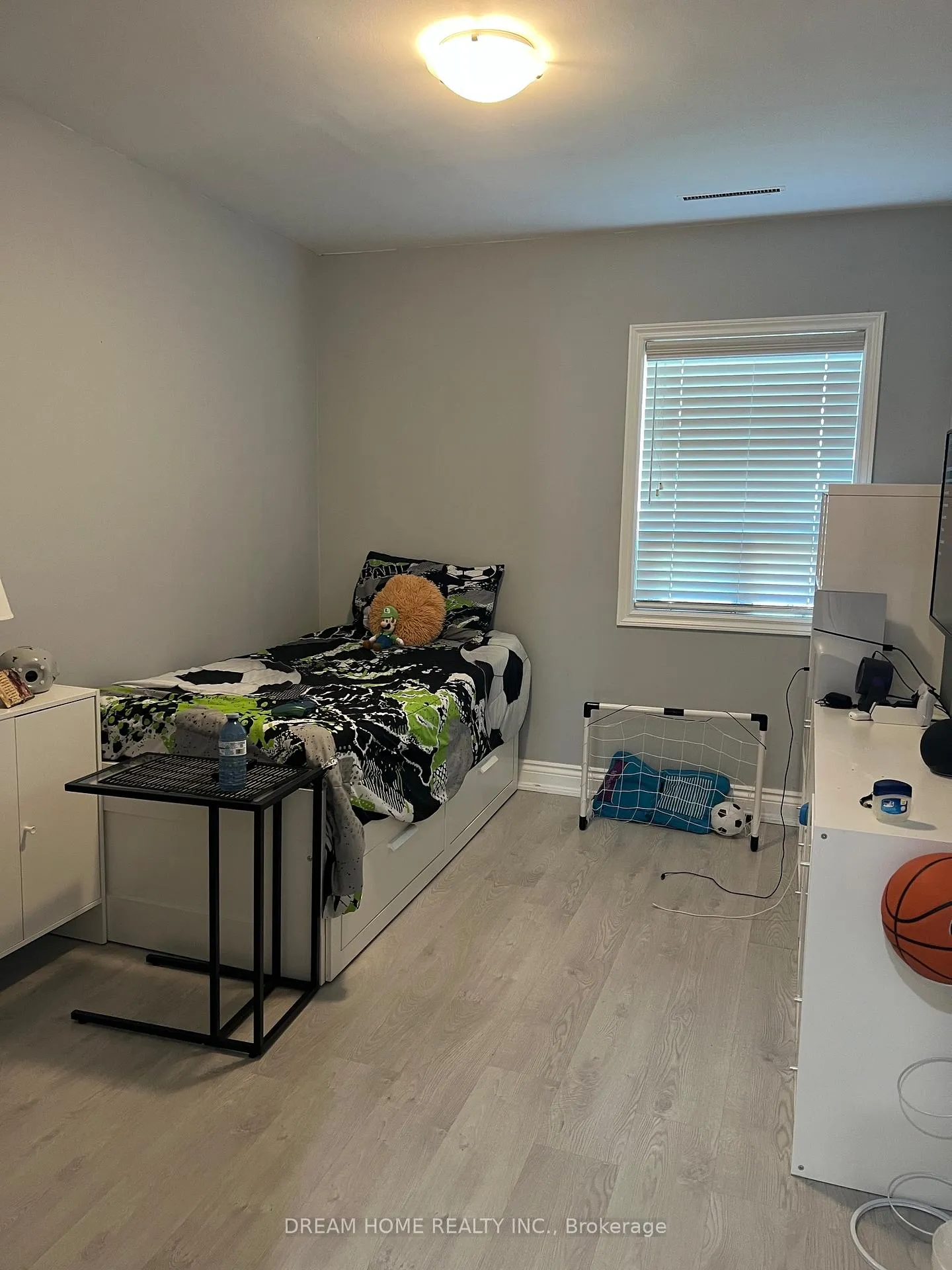 Photo 15 of Unit Upper, 376 Blackthorn Avenue, Toronto, Keelesdale-Eglinton West — HOMEH