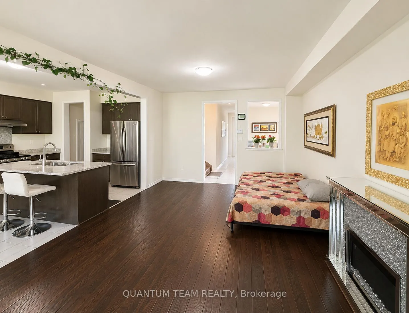 Photo 2 of 7953 Hackberry Trail, Niagara Falls, Brown — HOMEH