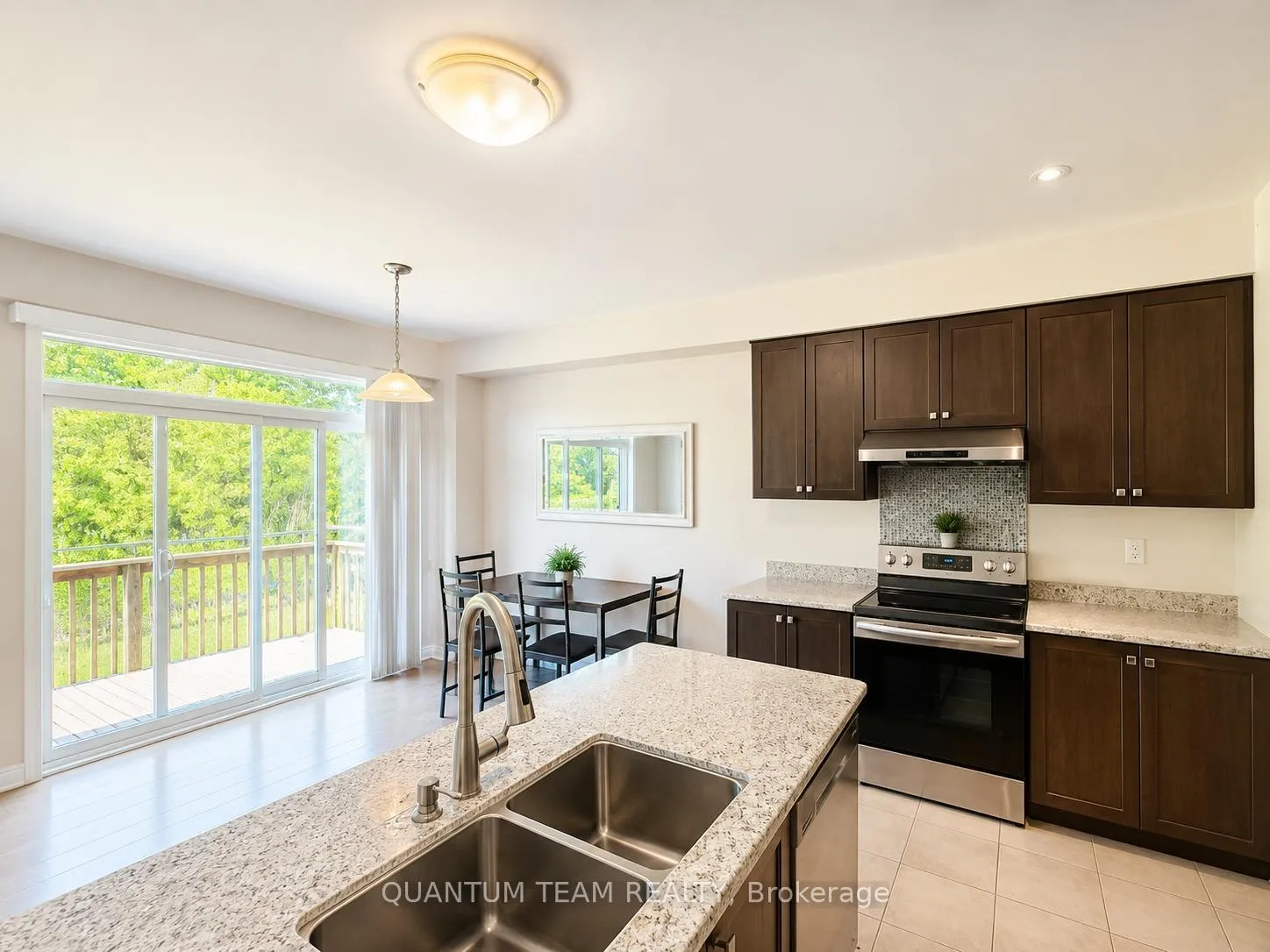 Photo 4 of 7953 Hackberry Trail, Niagara Falls, Brown — HOMEH