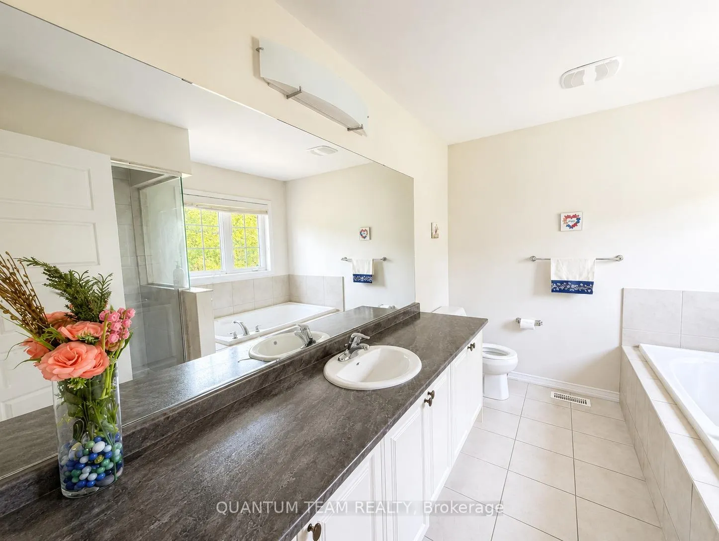 Photo 6 of 7953 Hackberry Trail, Niagara Falls, Brown — HOMEH