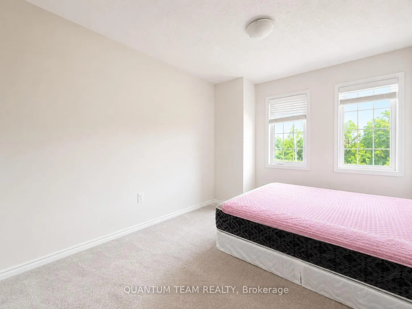 Photo 8 of 7953 Hackberry Trail, Niagara Falls, Brown — HOMEH