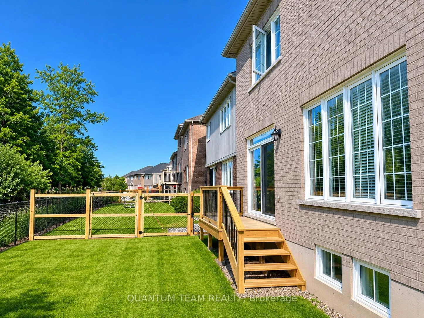 Photo 12 of 7953 Hackberry Trail, Niagara Falls, Brown — HOMEH