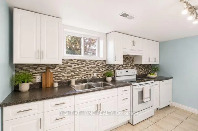 Photo 6 of Unit Lower Level, 134 Victor Boulevard, Hamilton, Greeningdon — HOMEH