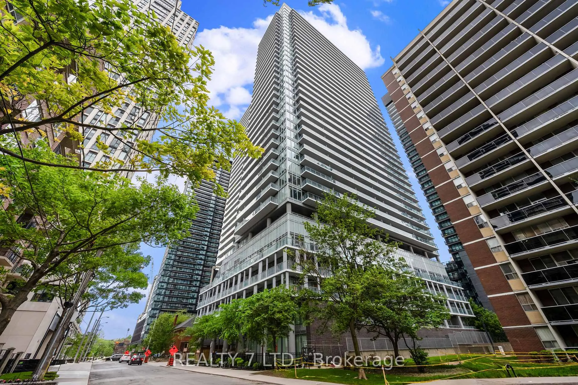 Photo 4 of Unit 2714, 195 Redpath Avenue, Toronto, Mount Pleasant East — HOMEH