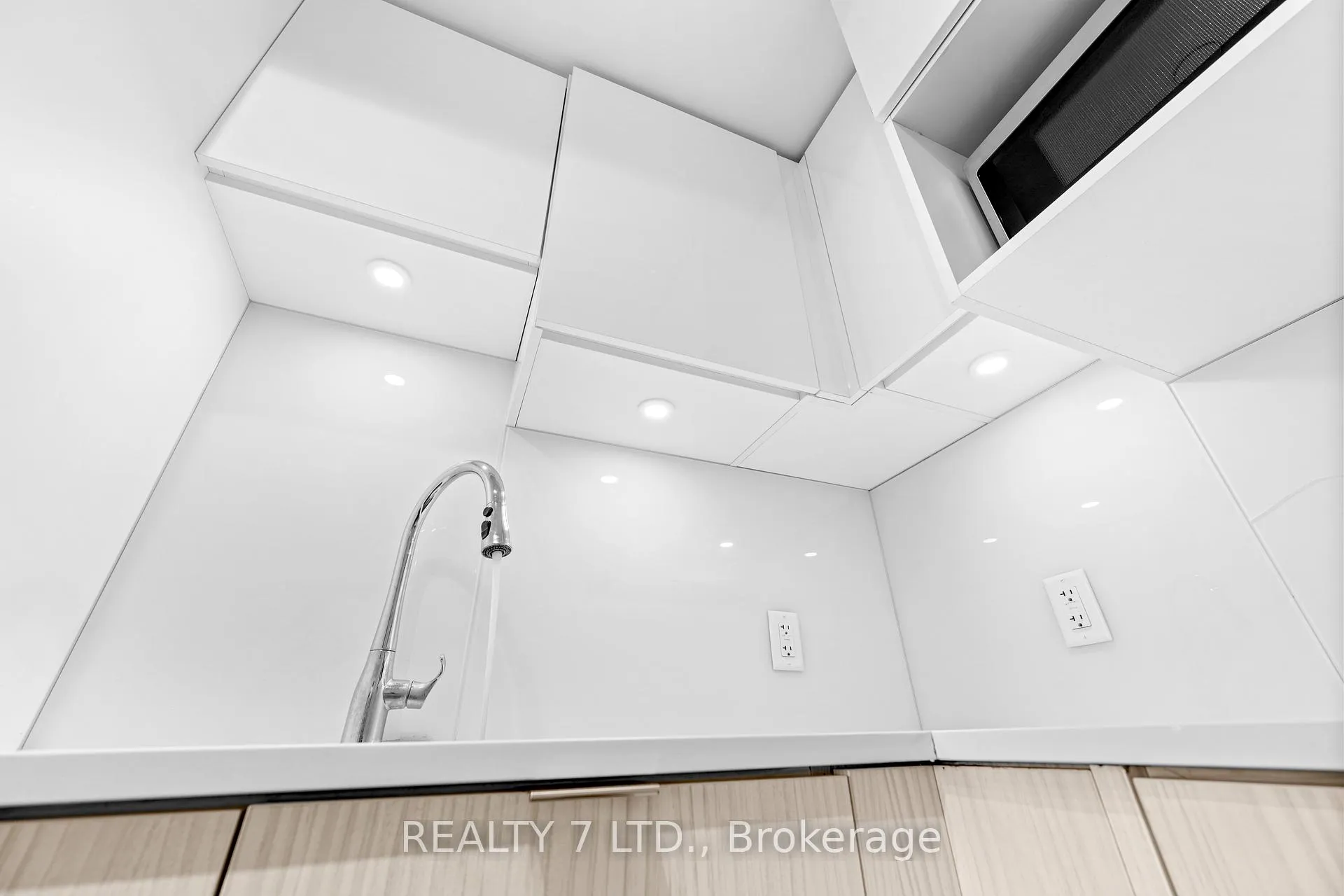Photo 19 of Unit 2714, 195 Redpath Avenue, Toronto, Mount Pleasant East — HOMEH