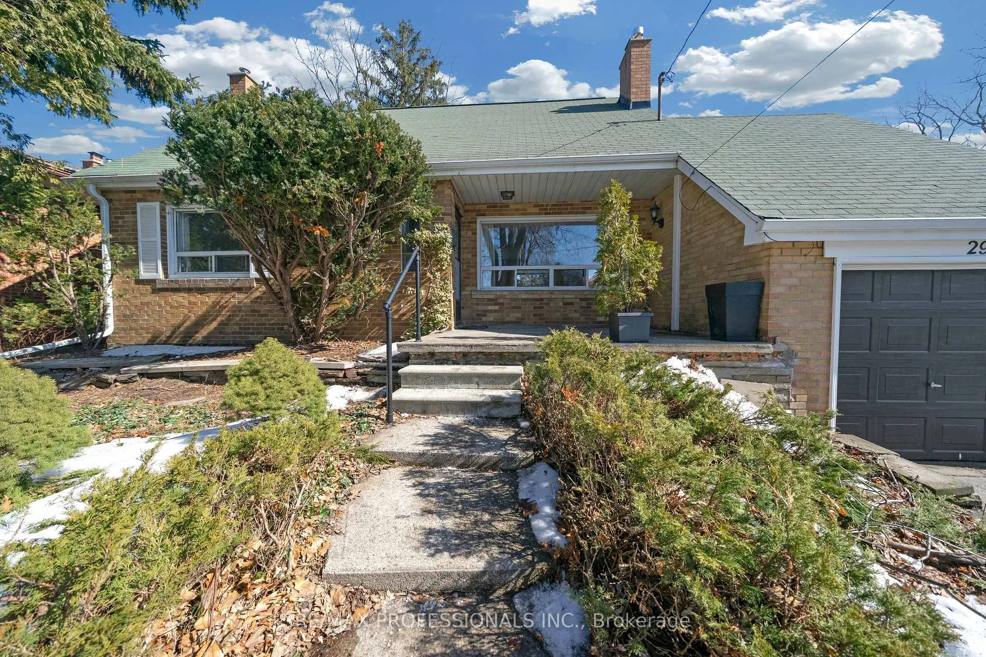 Photo 2 of 29 Tremont Road, Etobicoke, Islington-City Centre West — HOMEH