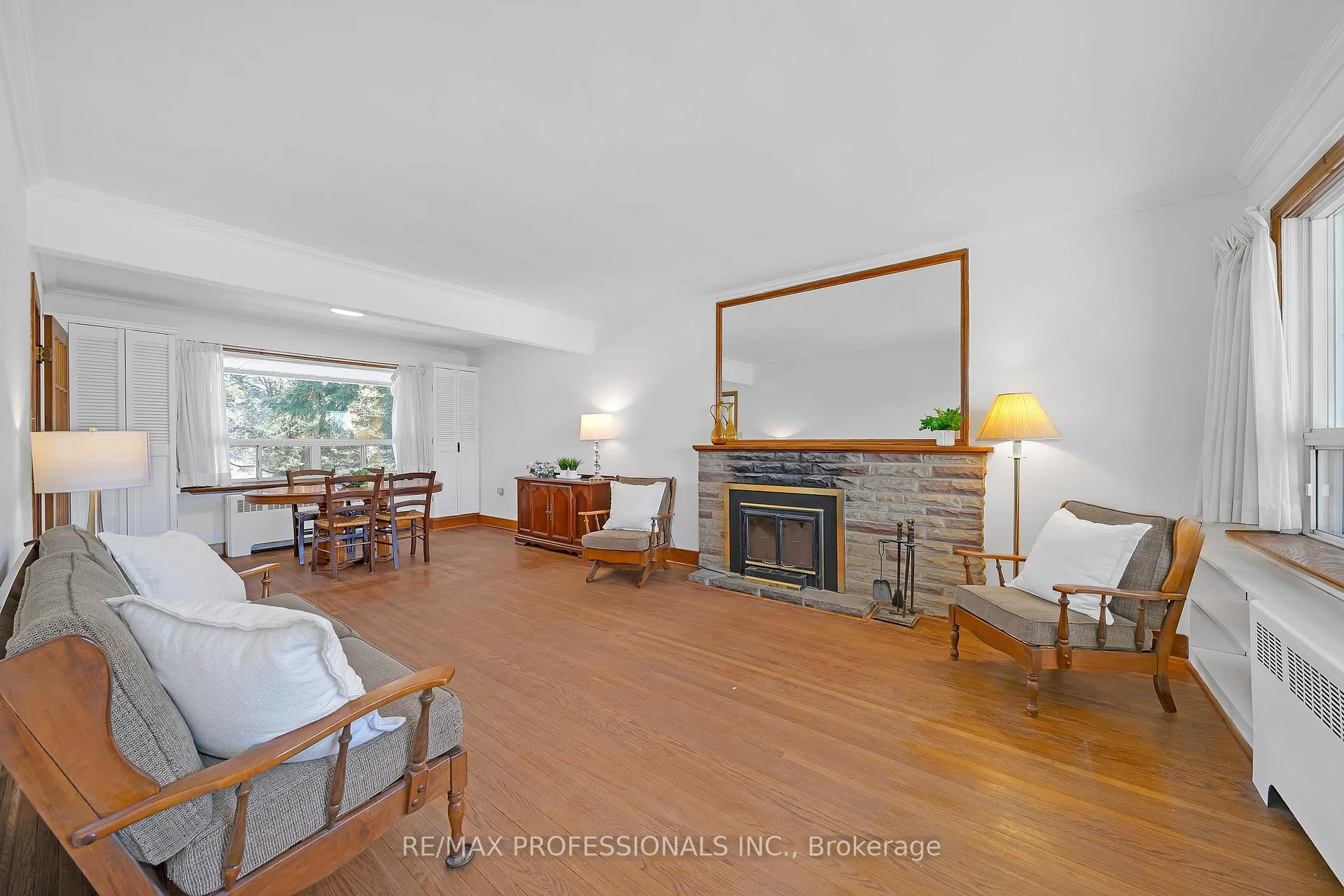Photo 3 of 29 Tremont Road, Etobicoke, Islington-City Centre West — HOMEH