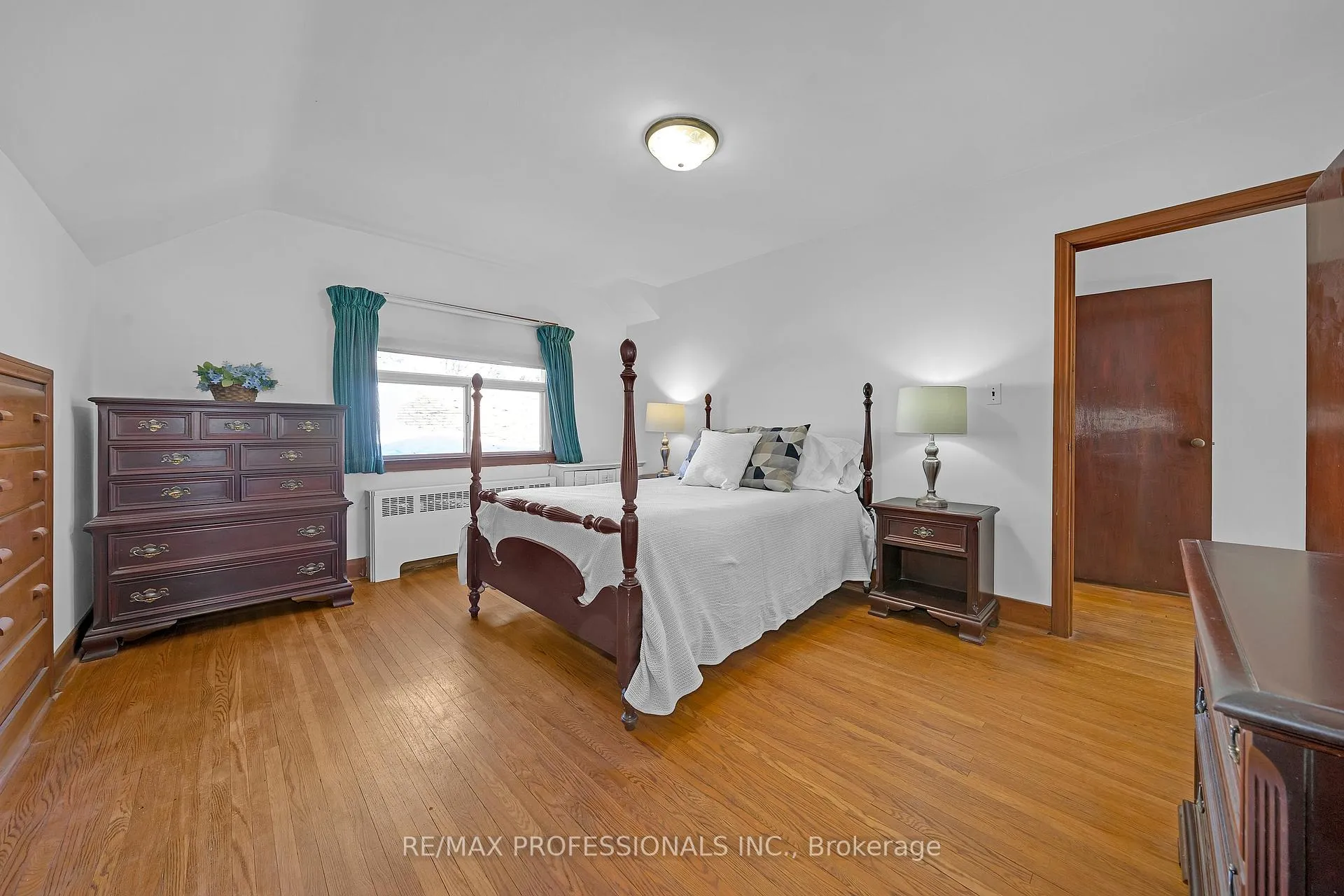 Photo 9 of 29 Tremont Road, Etobicoke, Islington-City Centre West — HOMEH