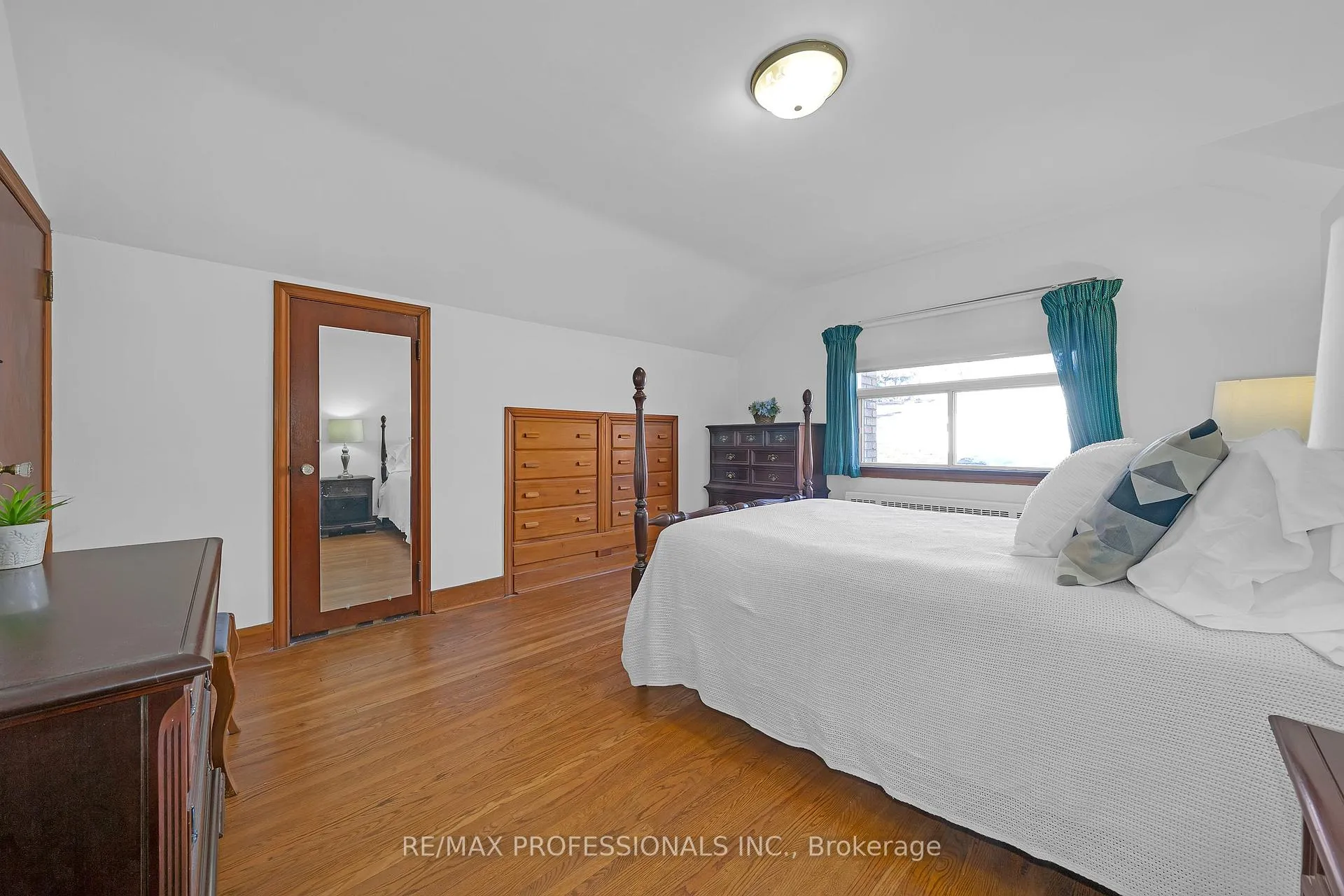 Photo 31 of 29 Tremont Road, Etobicoke, Islington-City Centre West — HOMEH