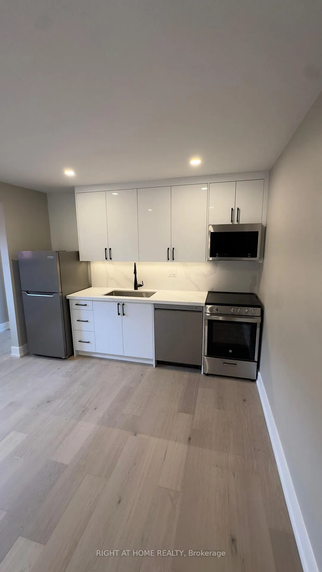 Front of Unit 202, 500 Salem Avenue N