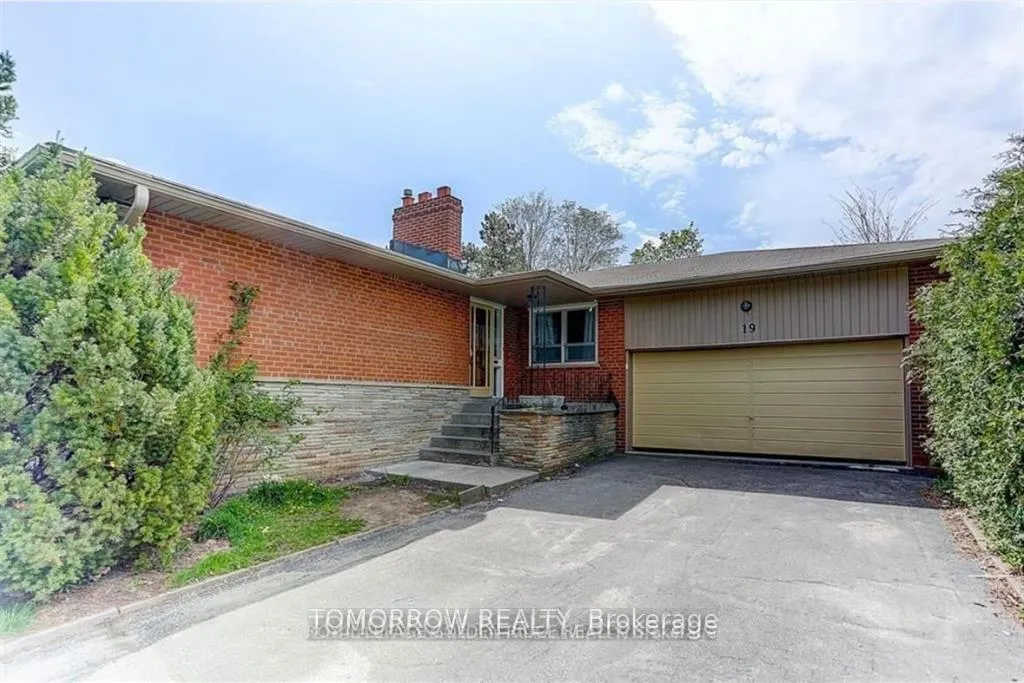 Front of 19 Morewood Crescent