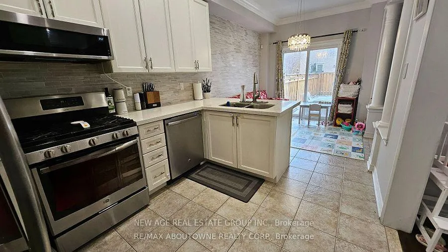 Photo 14 of 42 Ozner Crescent, Vaughan, Vellore Village — HOMEH