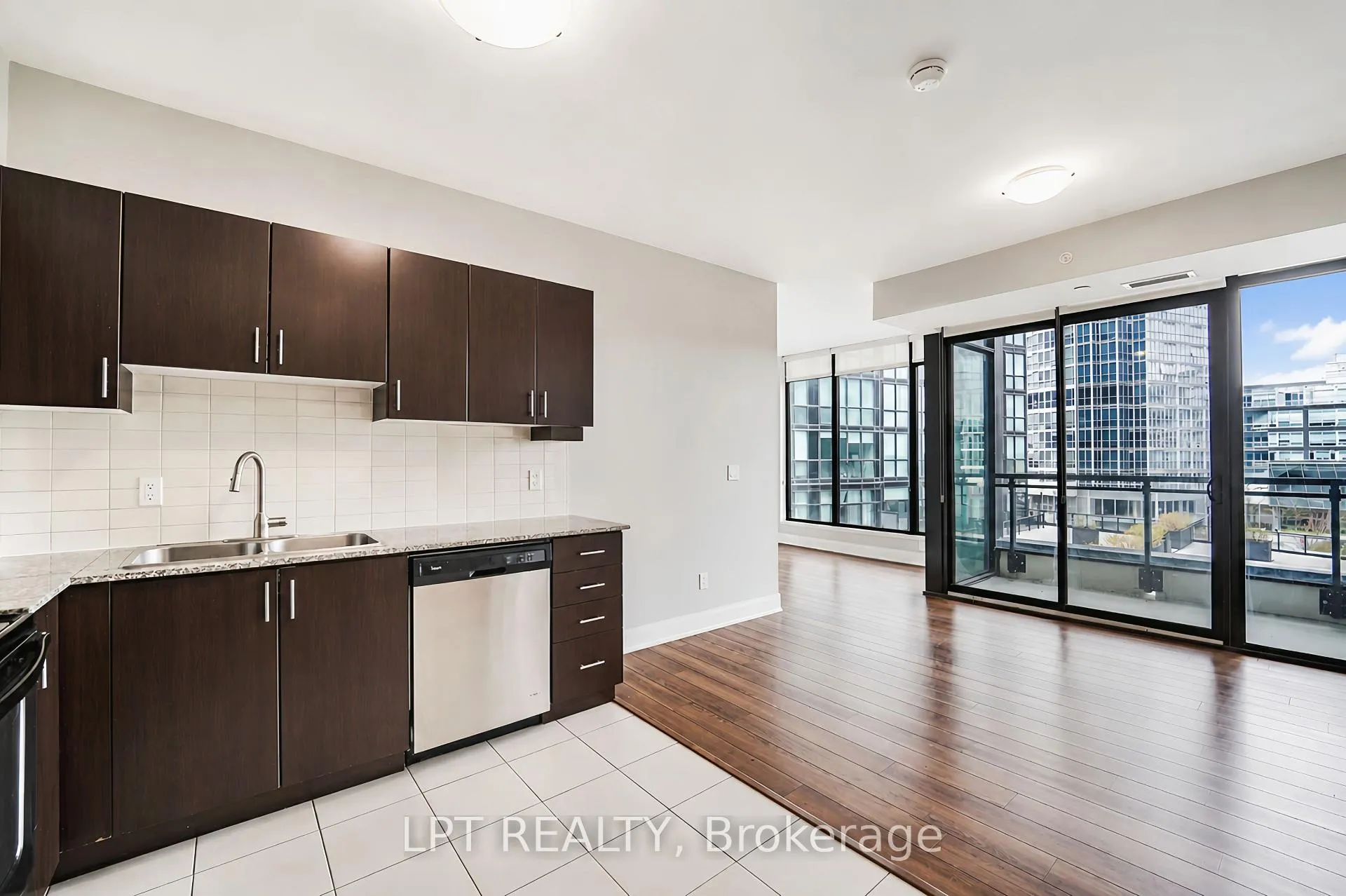 Photo 3 of Unit 312, 2900 Highway 7, Vaughan, Concord — HOMEH