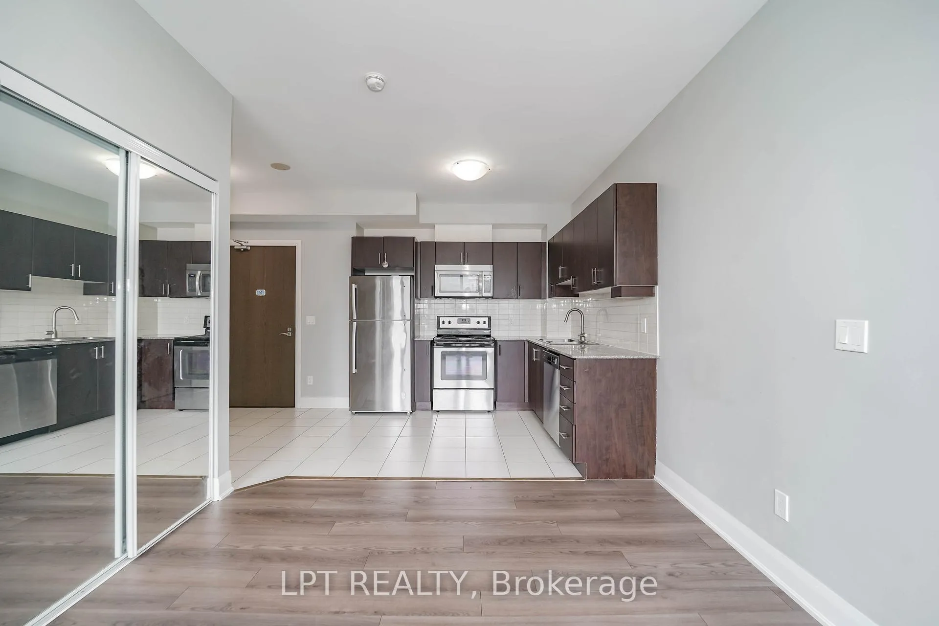 Photo 4 of Unit 312, 2900 Highway 7, Vaughan, Concord — HOMEH