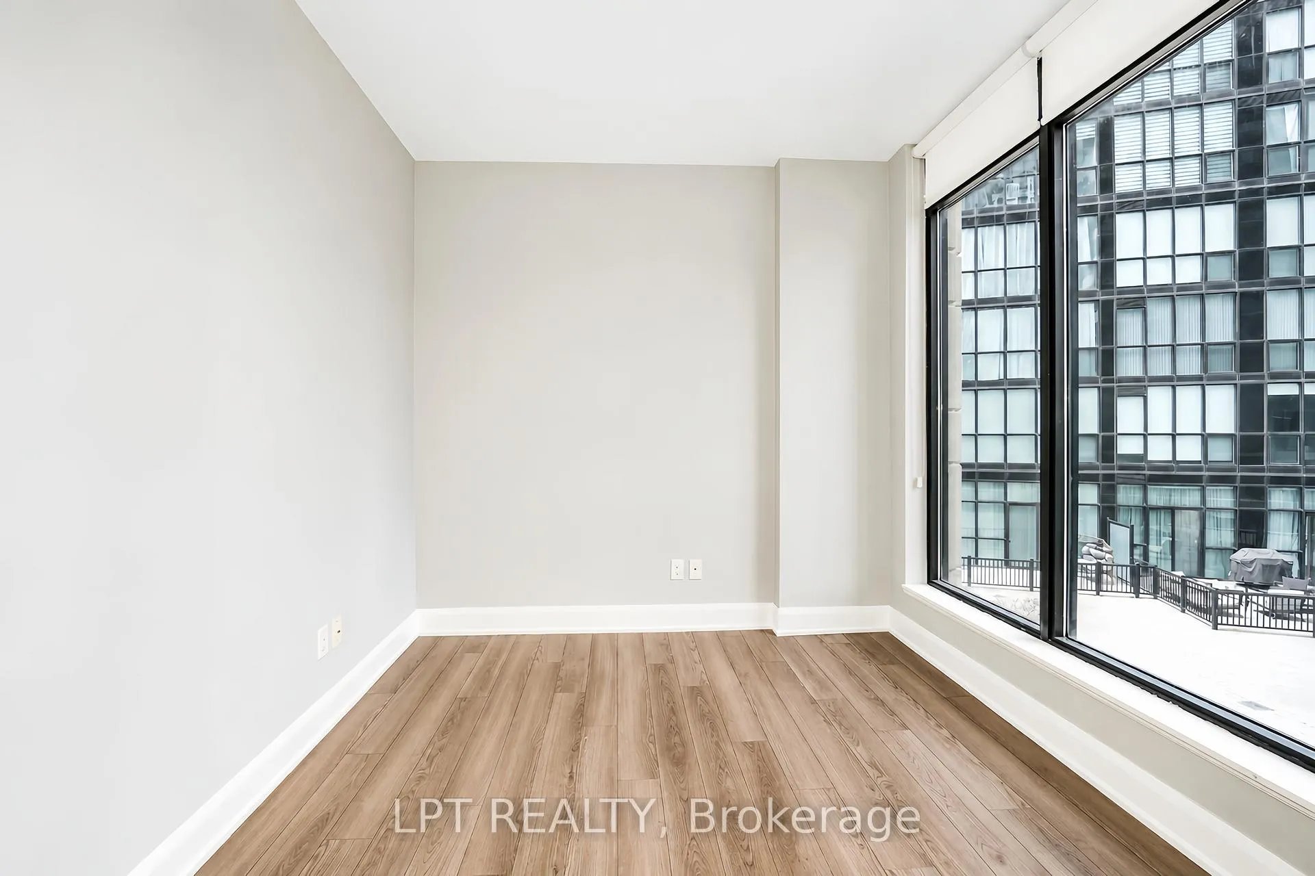 Photo 5 of Unit 312, 2900 Highway 7, Vaughan, Concord — HOMEH