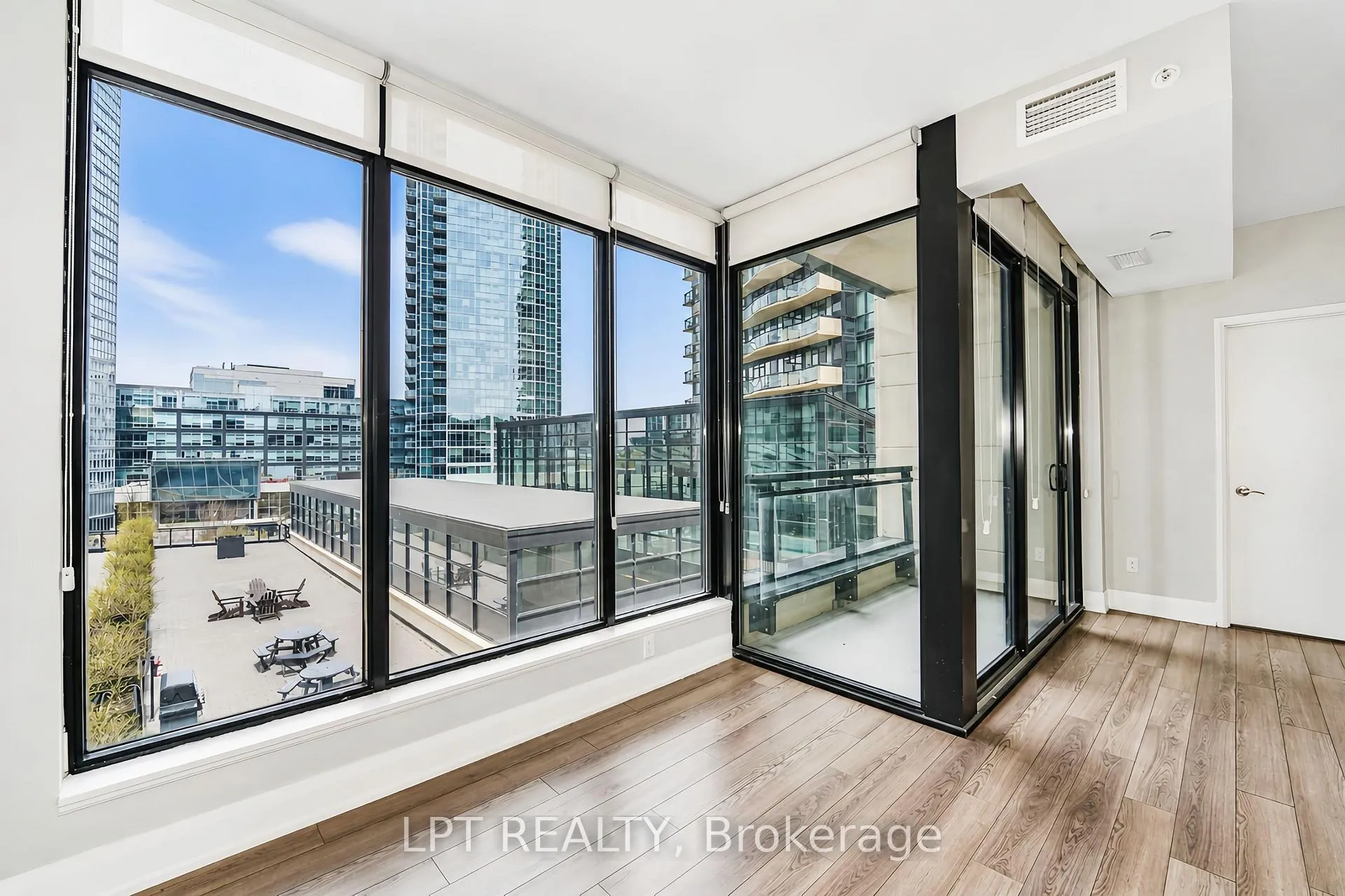 Photo 6 of Unit 312, 2900 Highway 7, Vaughan, Concord — HOMEH