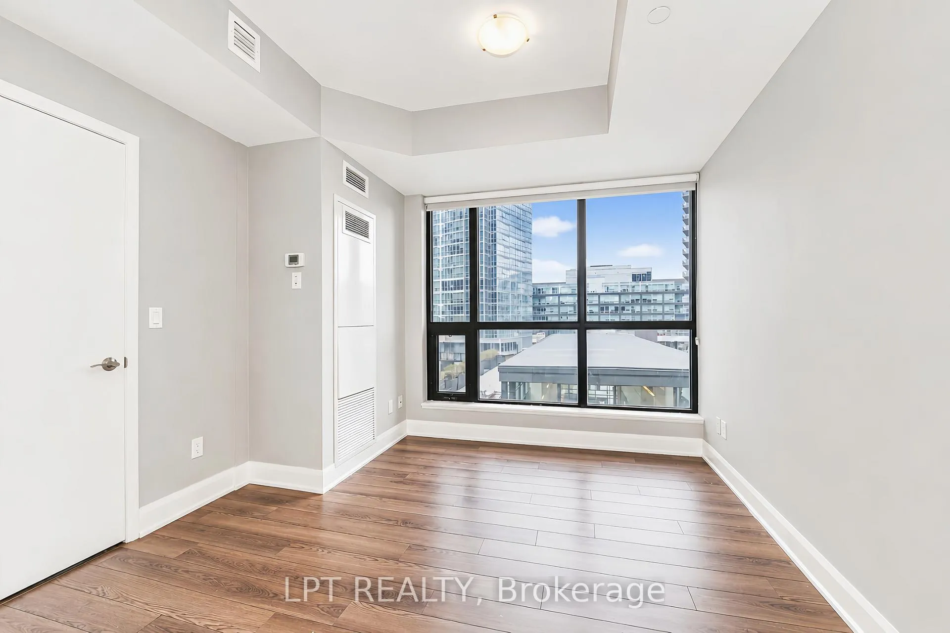 Photo 8 of Unit 312, 2900 Highway 7, Vaughan, Concord — HOMEH