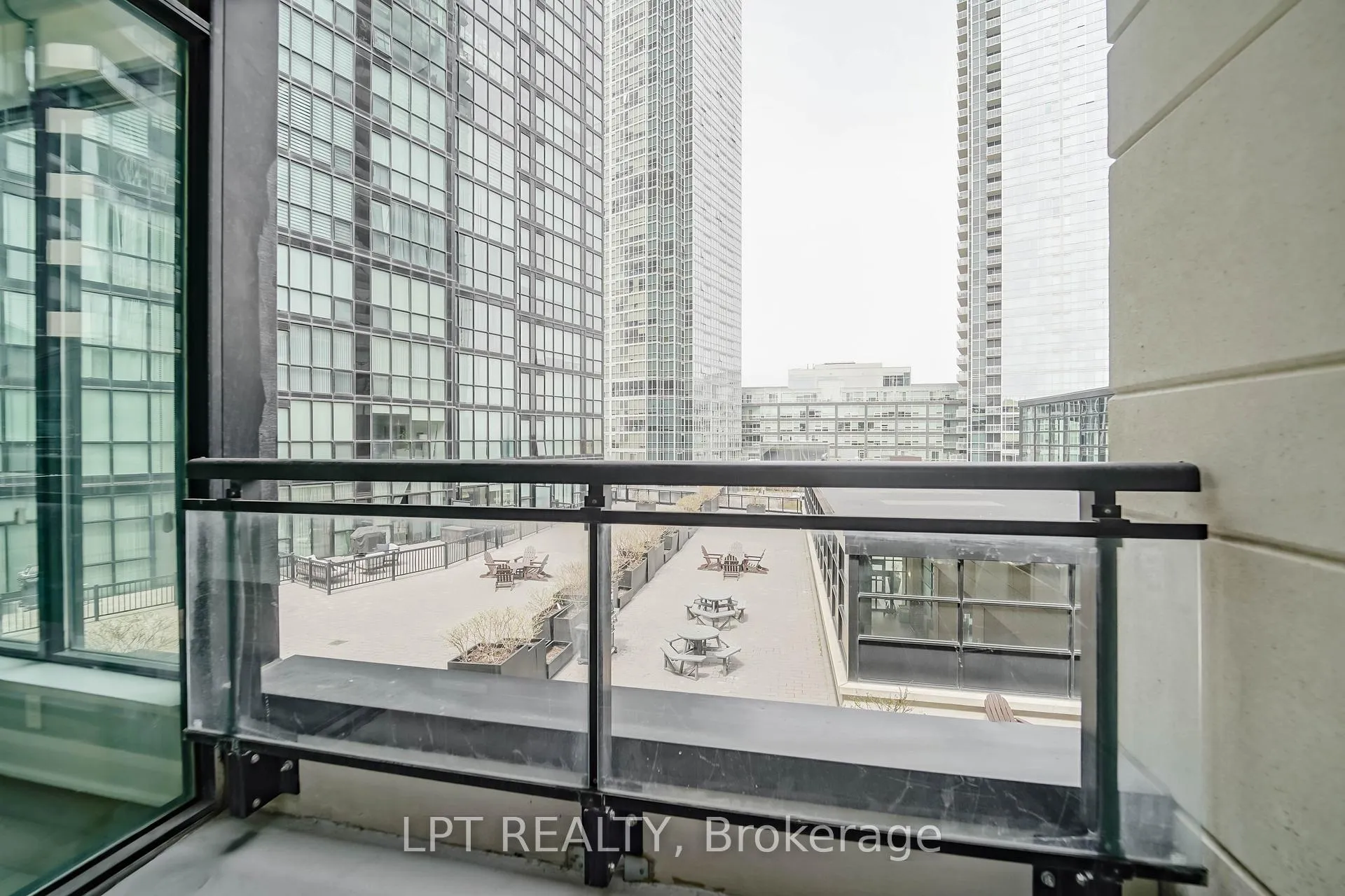Photo 9 of Unit 312, 2900 Highway 7, Vaughan, Concord — HOMEH