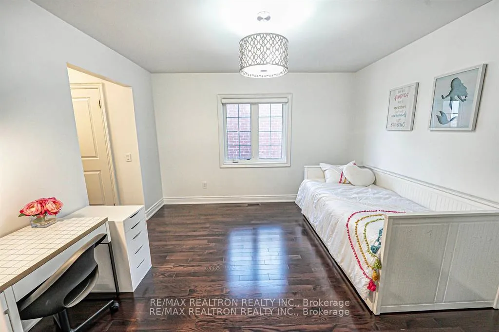 Photo 4 of 41 Woodgate Pines Drive, Vaughan, Kleinburg — HOMEH