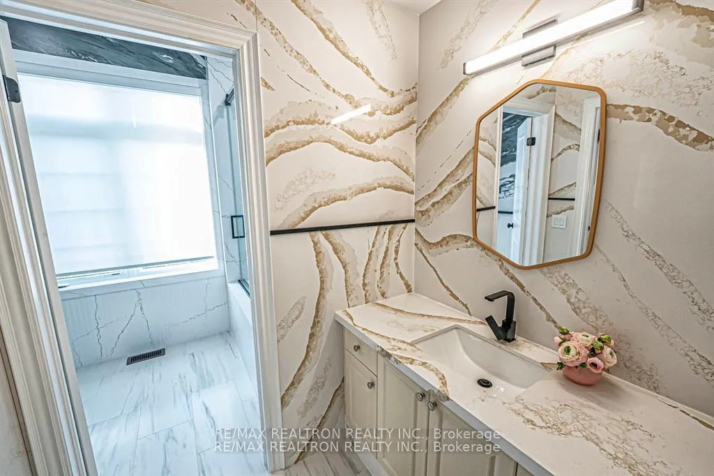 Photo 5 of 41 Woodgate Pines Drive, Vaughan, Kleinburg — HOMEH