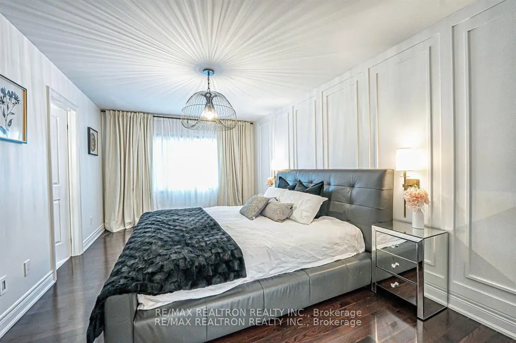Photo 10 of 41 Woodgate Pines Drive, Vaughan, Kleinburg — HOMEH