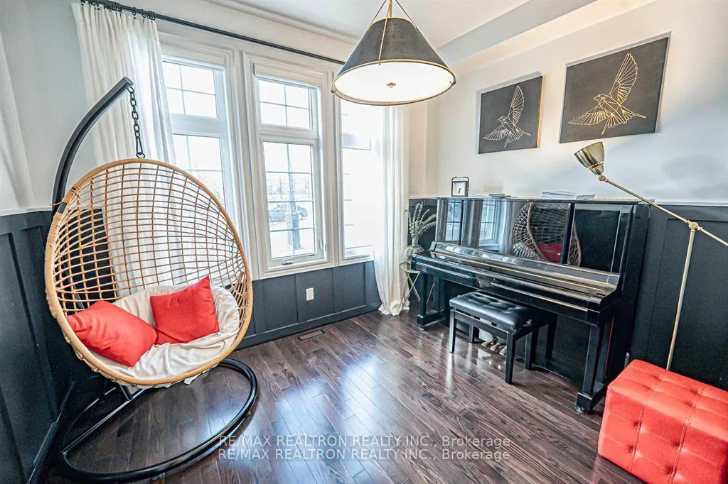 Photo 13 of 41 Woodgate Pines Drive, Vaughan, Kleinburg — HOMEH