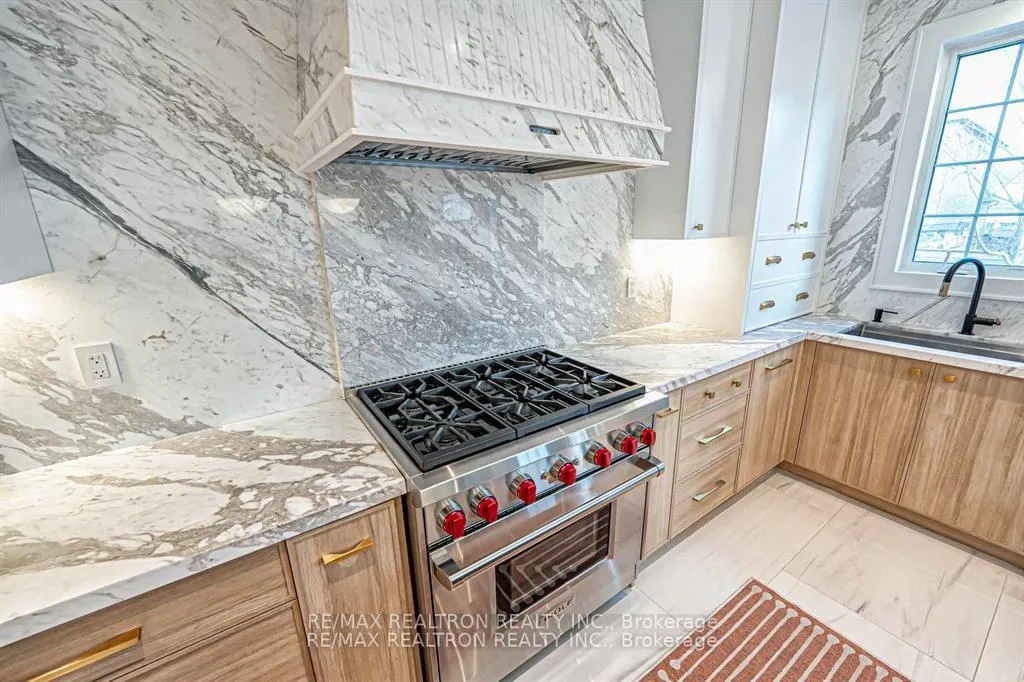 Photo 15 of 41 Woodgate Pines Drive, Vaughan, Kleinburg — HOMEH