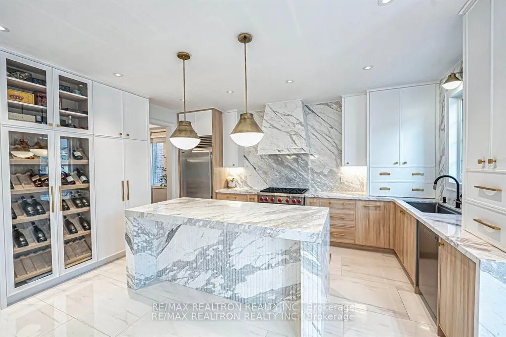 Photo 16 of 41 Woodgate Pines Drive, Vaughan, Kleinburg — HOMEH
