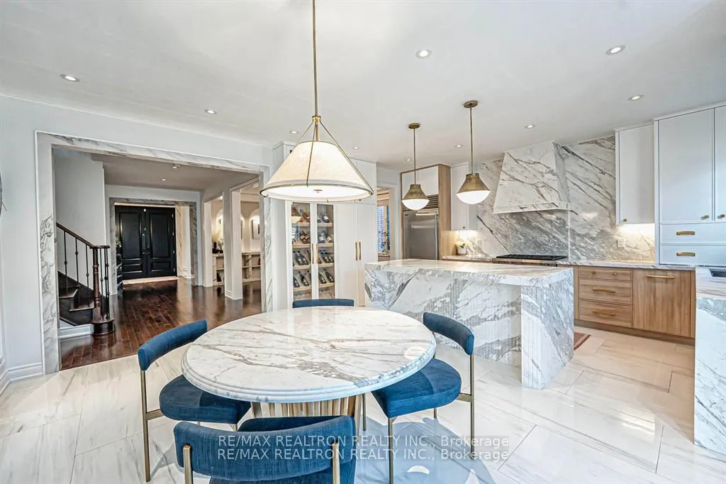 Photo 17 of 41 Woodgate Pines Drive, Vaughan, Kleinburg — HOMEH