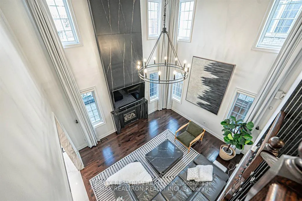Photo 18 of 41 Woodgate Pines Drive, Vaughan, Kleinburg — HOMEH