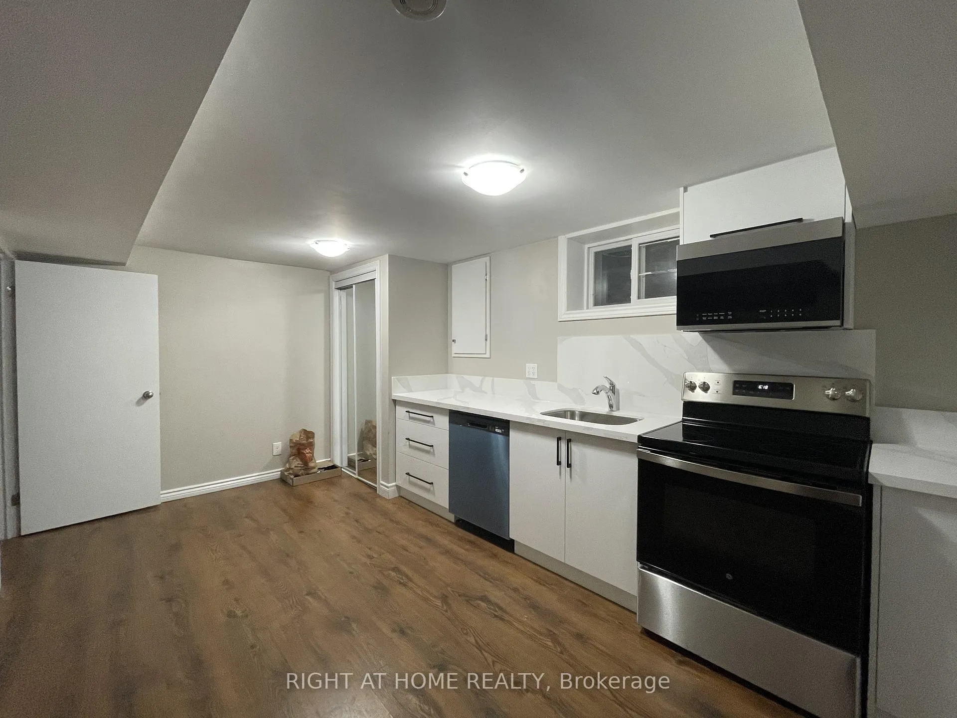 Photo 2 of Unit B, 1311 Davenport Road, Toronto, Dovercourt-Wallace Emerson-Junction — HOMEH