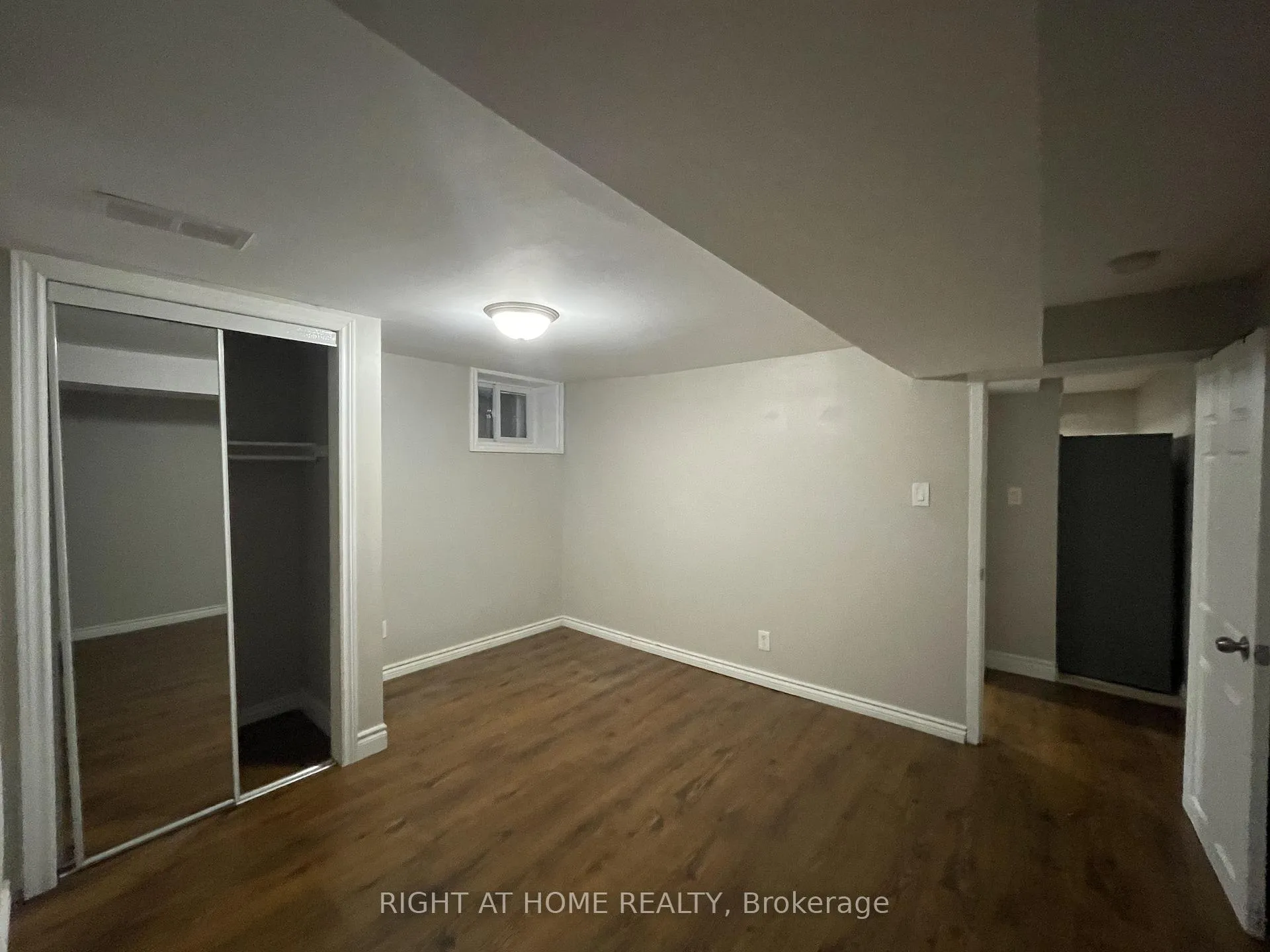 Photo 4 of Unit B, 1311 Davenport Road, Toronto, Dovercourt-Wallace Emerson-Junction — HOMEH
