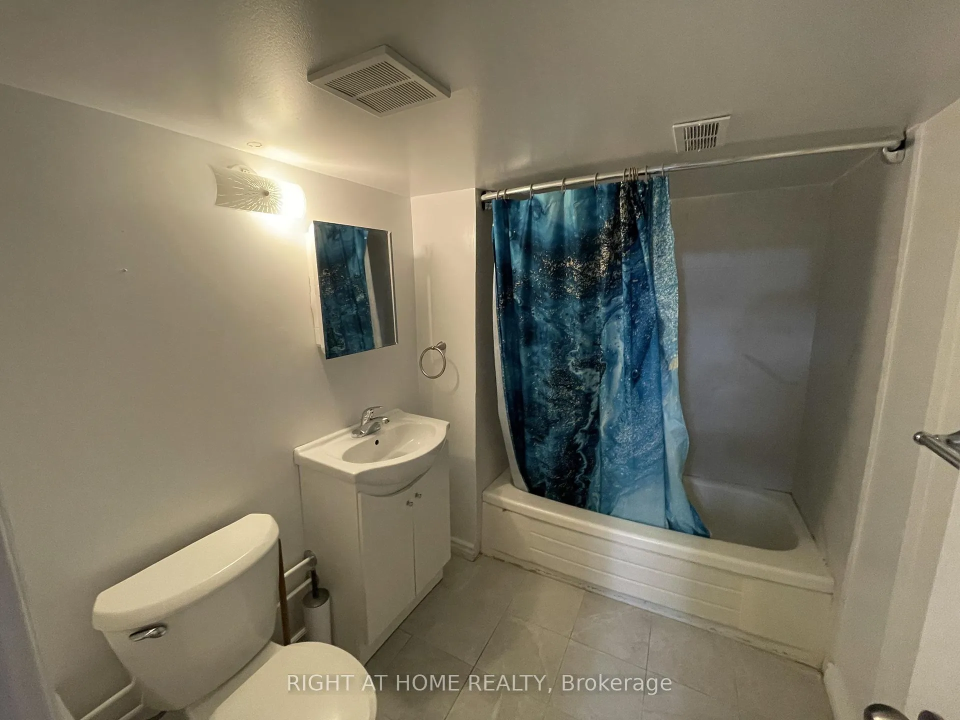 Photo 6 of Unit B, 1311 Davenport Road, Toronto, Dovercourt-Wallace Emerson-Junction — HOMEH